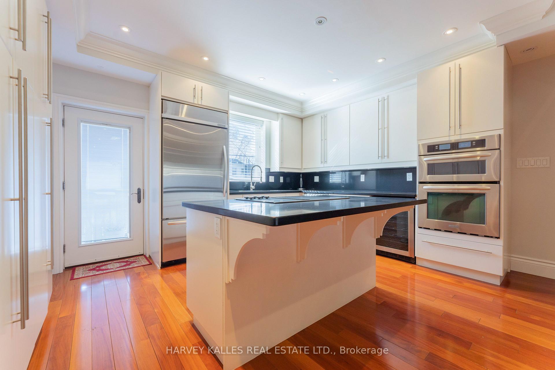 1107 Gerrard Street E, Toronto