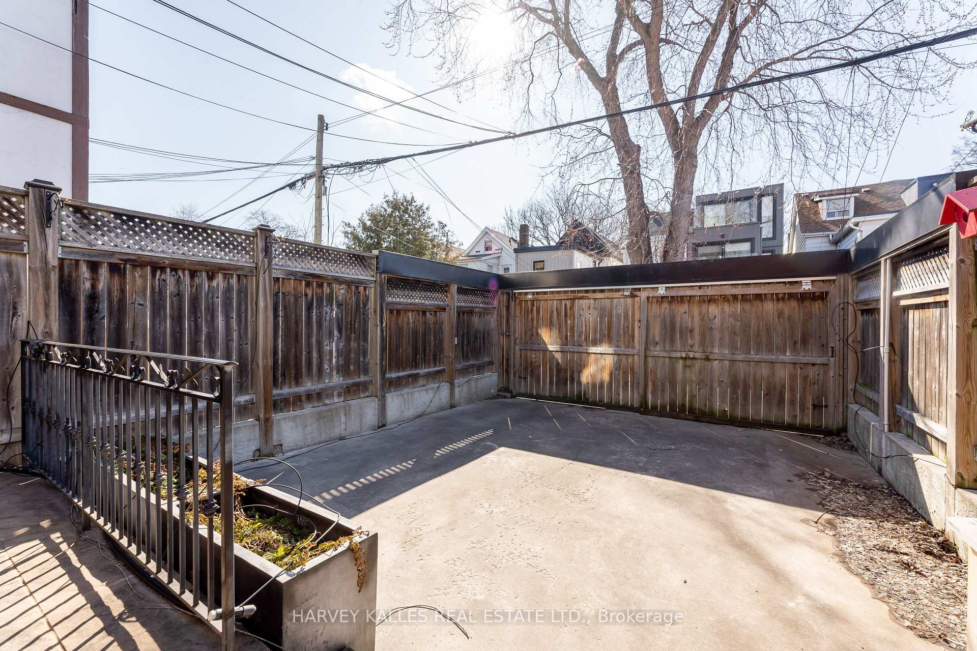 1107 Gerrard Street E, Toronto