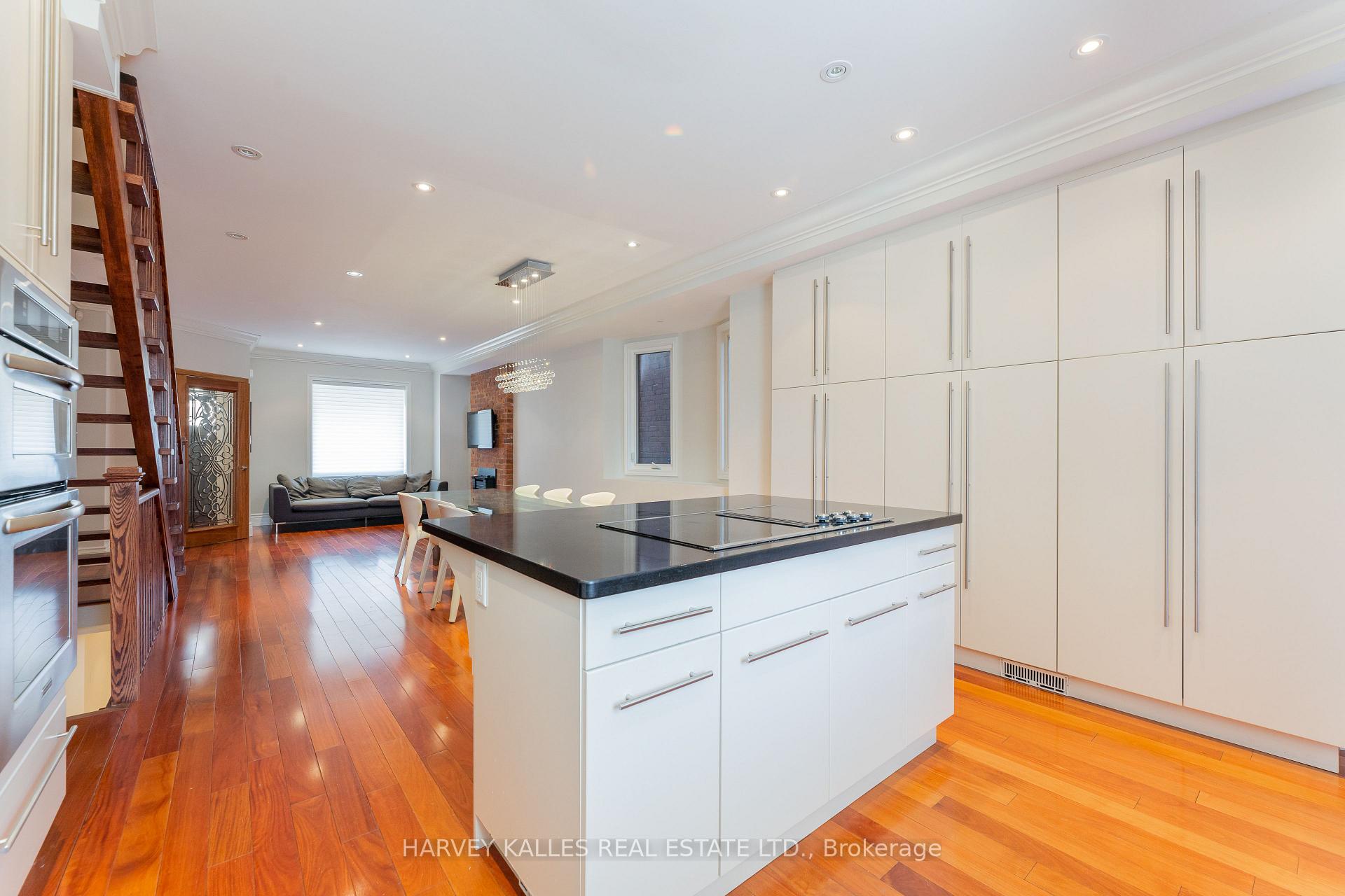 1107 Gerrard Street E, Toronto