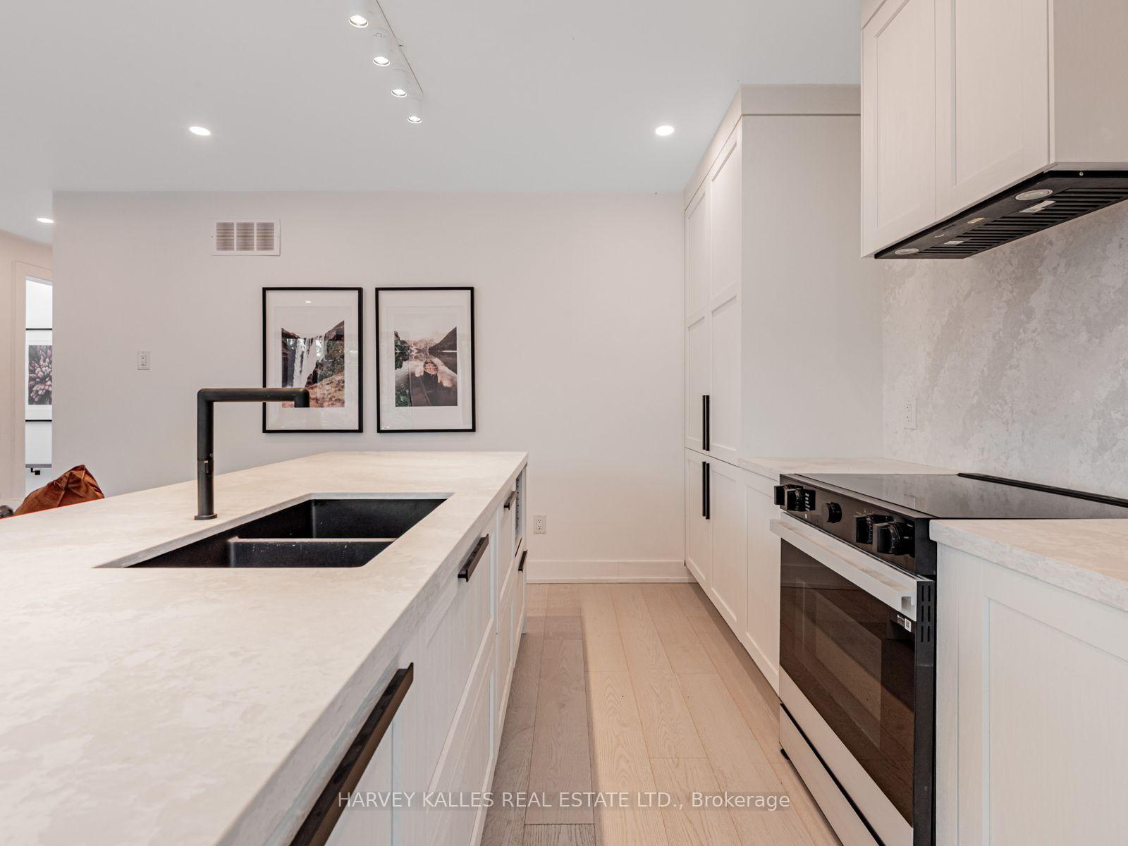 20 Leslie Garden Lane 2nd Flr, Toronto Unit: 2nd Flr
