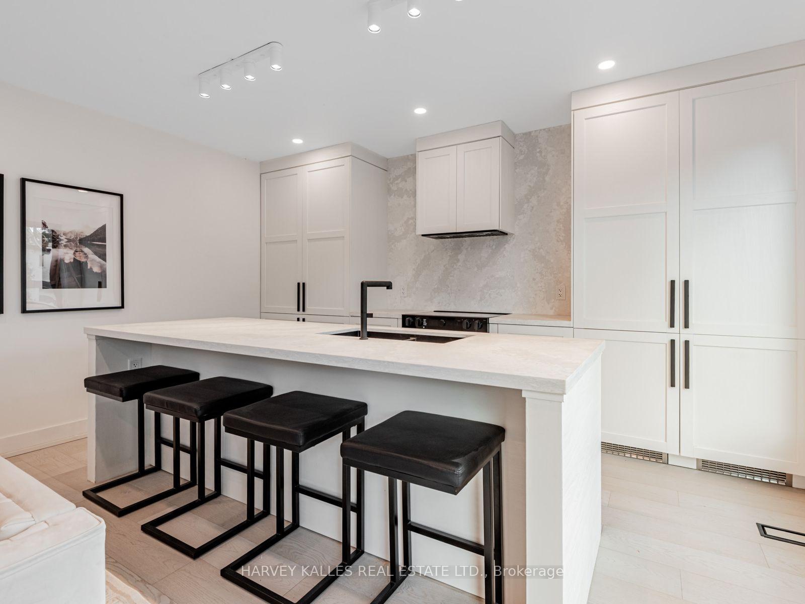 20 Leslie Garden Lane 2nd Flr, Toronto Unit: 2nd Flr