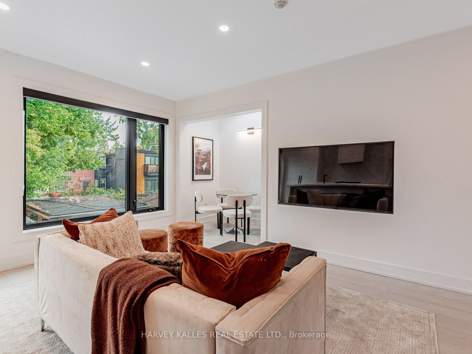 20 Leslie Garden Lane 2nd Flr, Toronto Unit: 2nd Flr