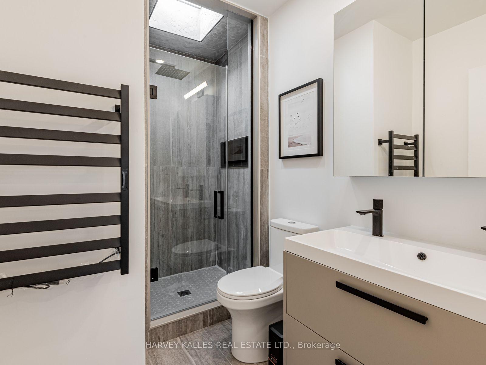 20 Leslie Garden Lane 2nd Flr, Toronto Unit: 2nd Flr