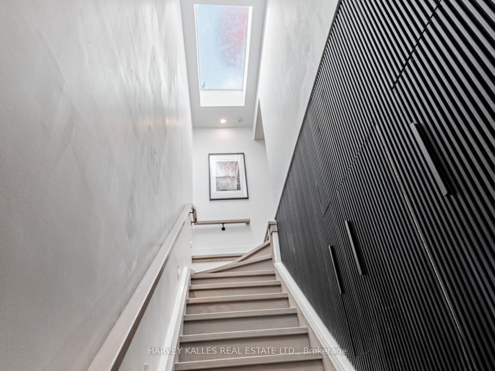 20 Leslie Garden Lane 2nd Flr, Toronto Unit: 2nd Flr