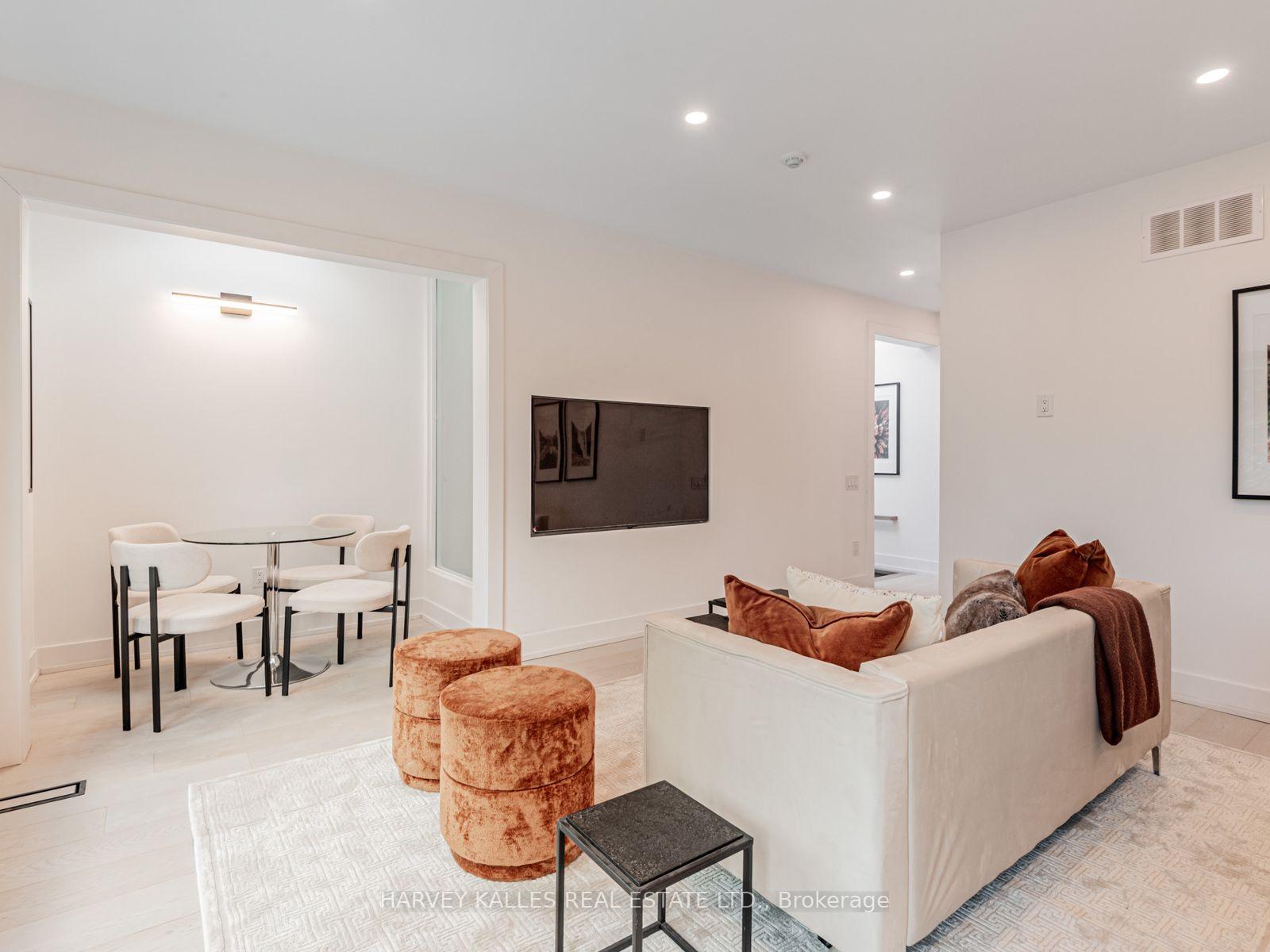 20 Leslie Garden Lane 2nd Flr, Toronto Unit: 2nd Flr