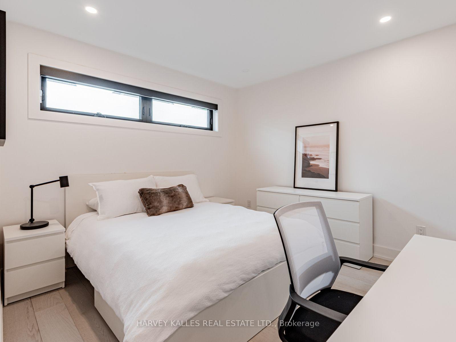 20 Leslie Garden Lane 2nd Flr, Toronto Unit: 2nd Flr