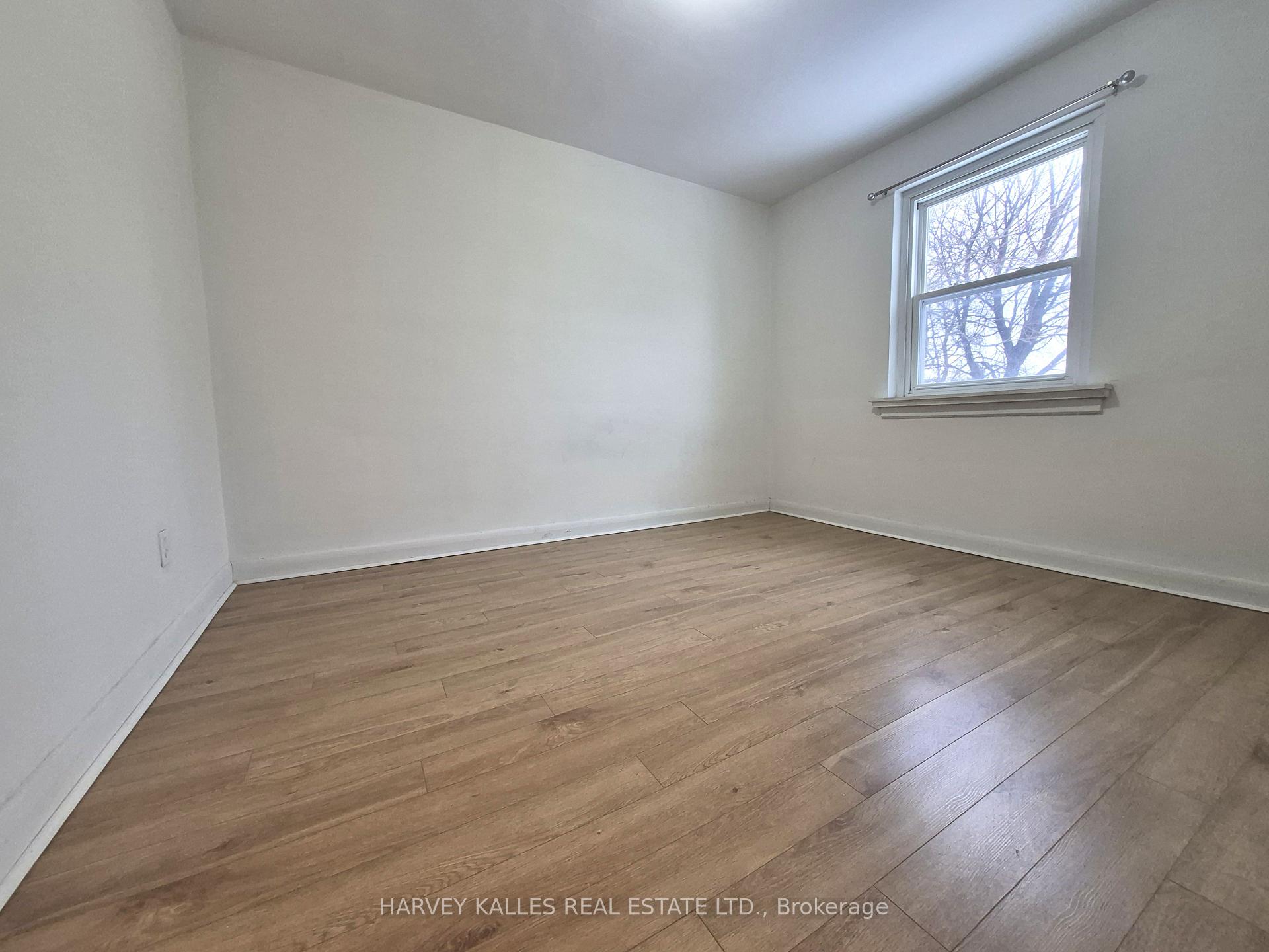 2905 St Clair Avenue E 8, Toronto Unit: 8