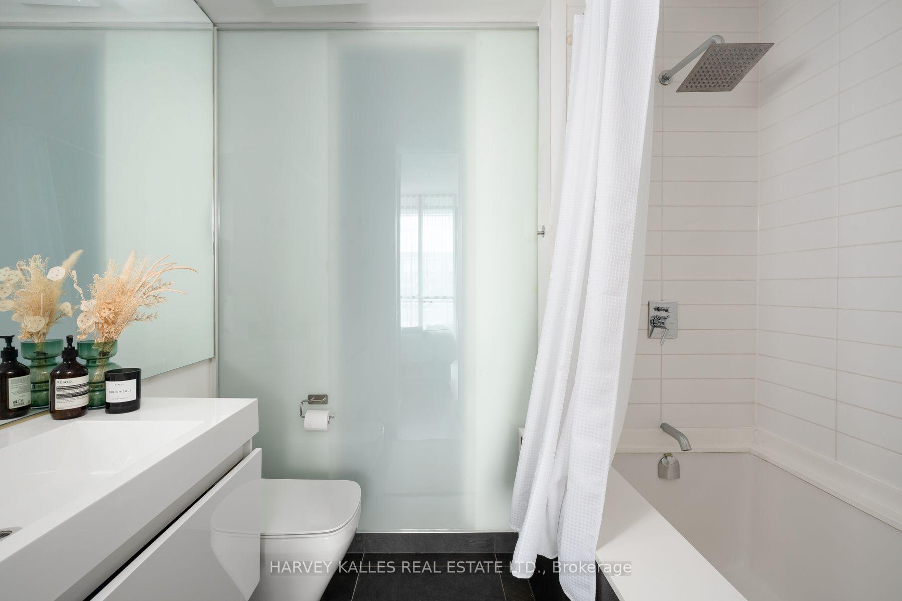 625 Queen Street E 410, Toronto Unit: 410