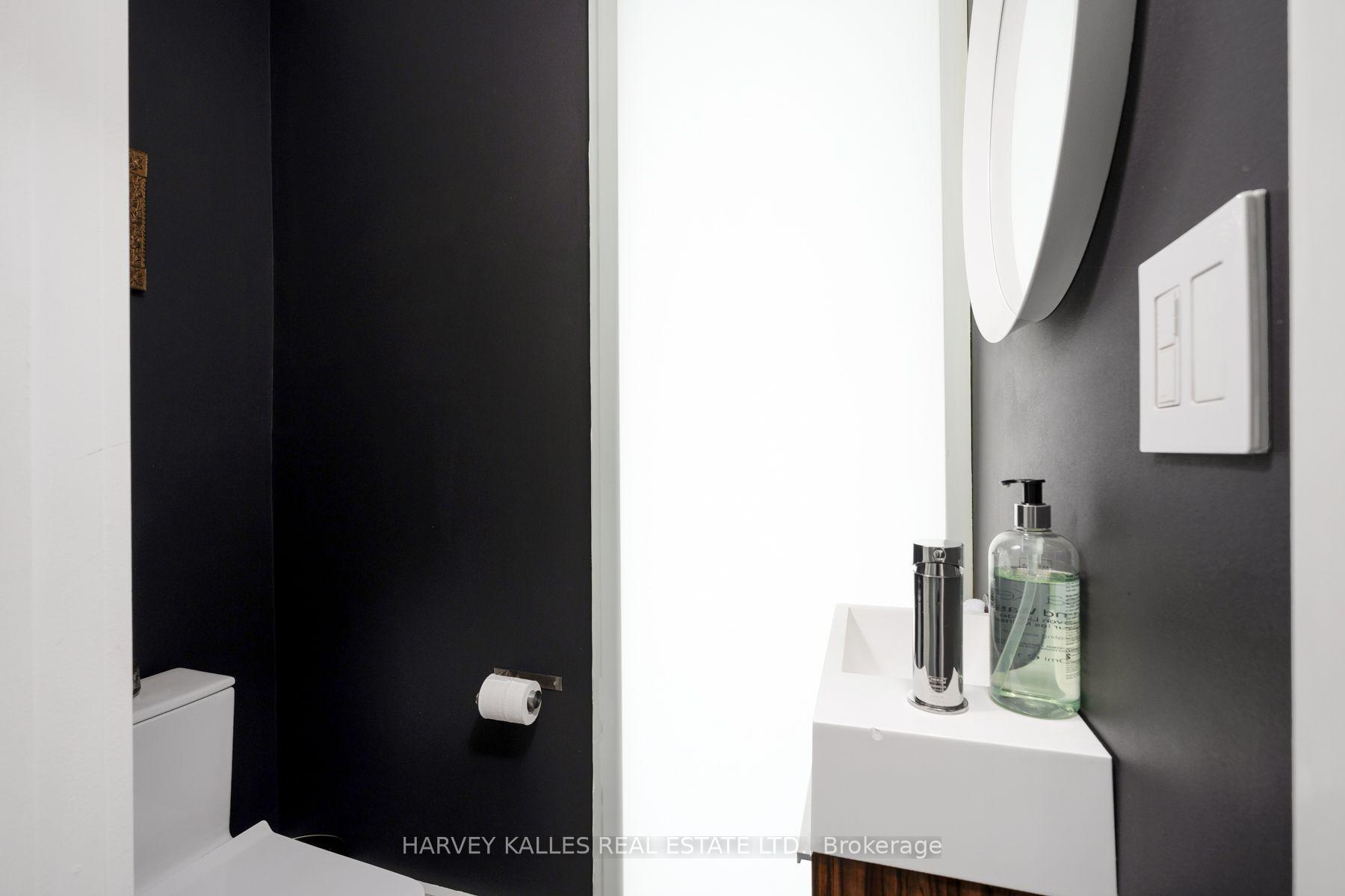 625 Queen Street E 410, Toronto Unit: 410