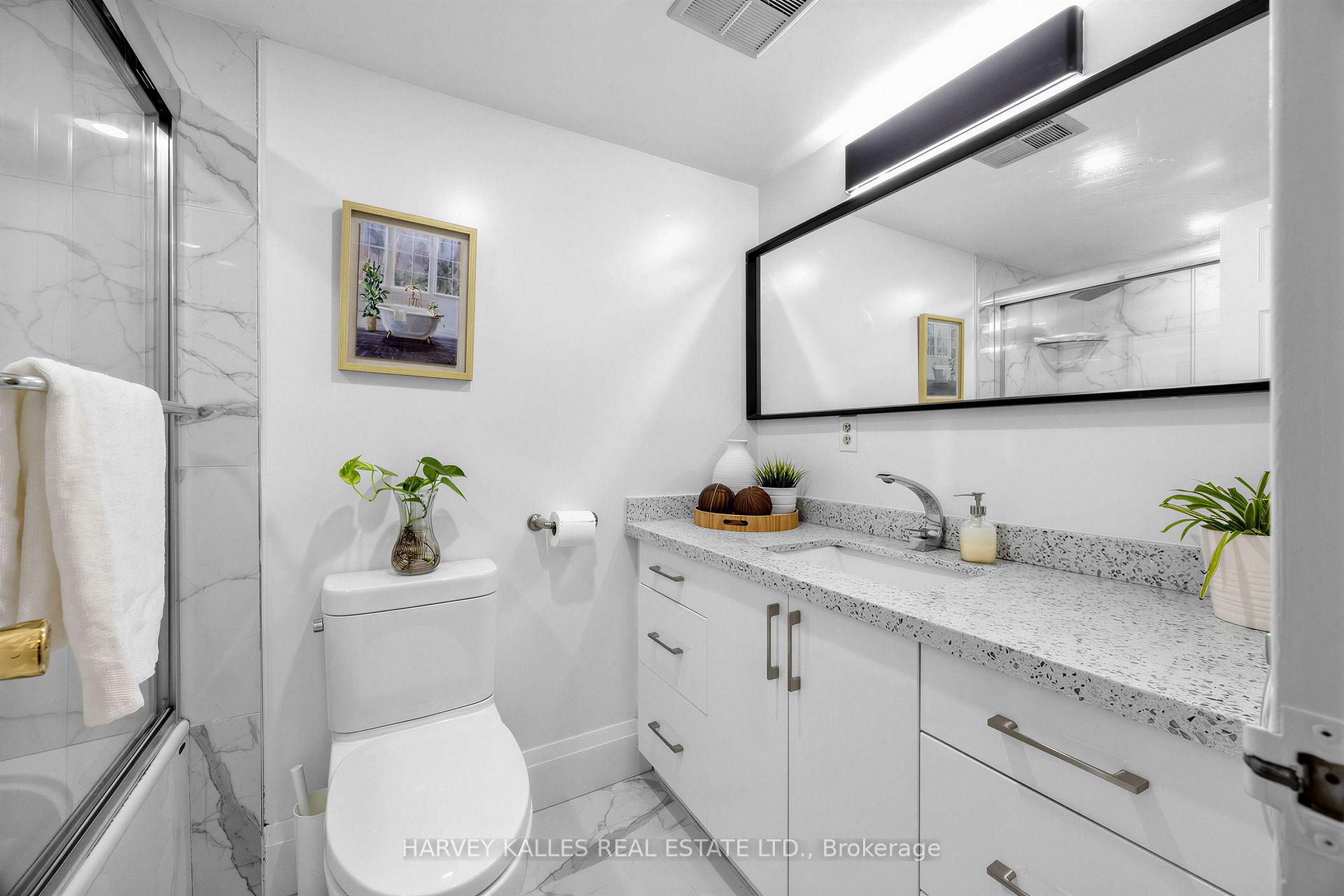 100 Echo Point 1801, Toronto Unit: 1801