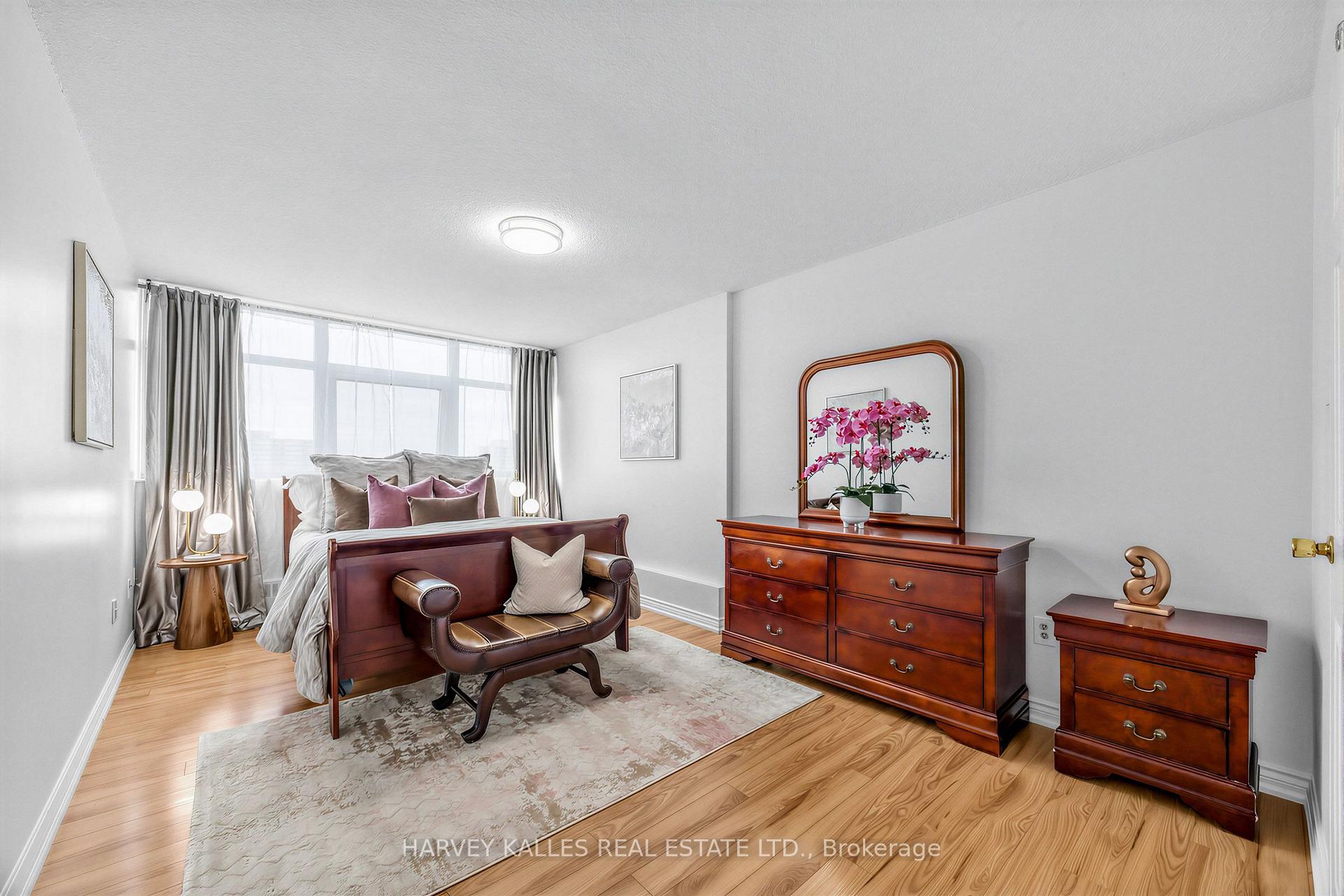 100 Echo Point 1801, Toronto Unit: 1801