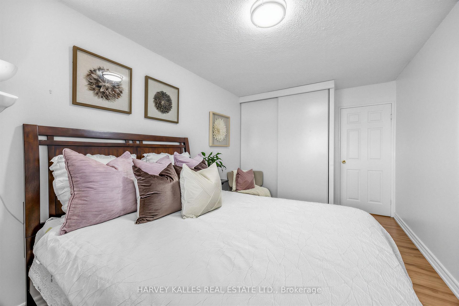 100 Echo Point 1801, Toronto Unit: 1801
