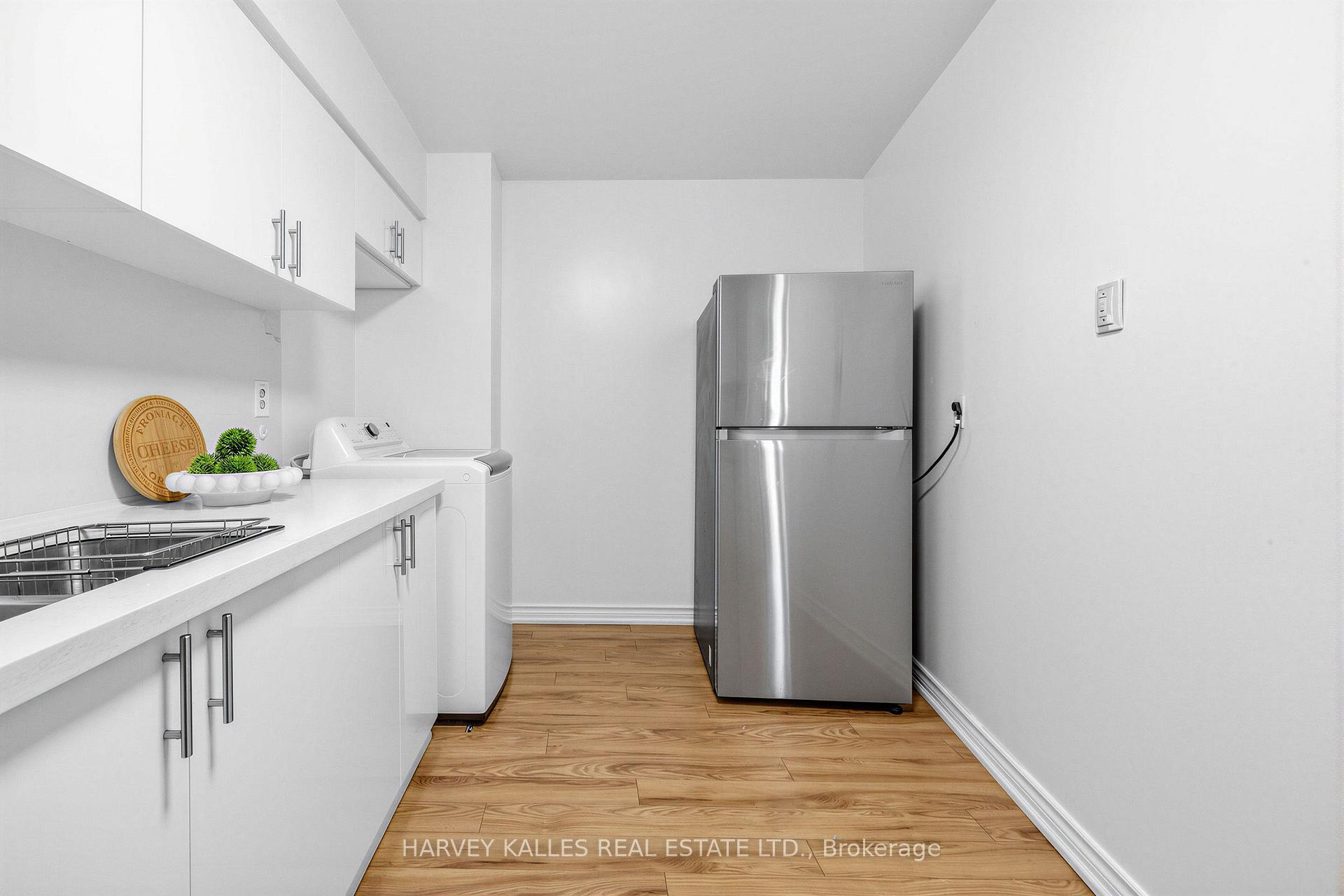 100 Echo Point 1801, Toronto Unit: 1801