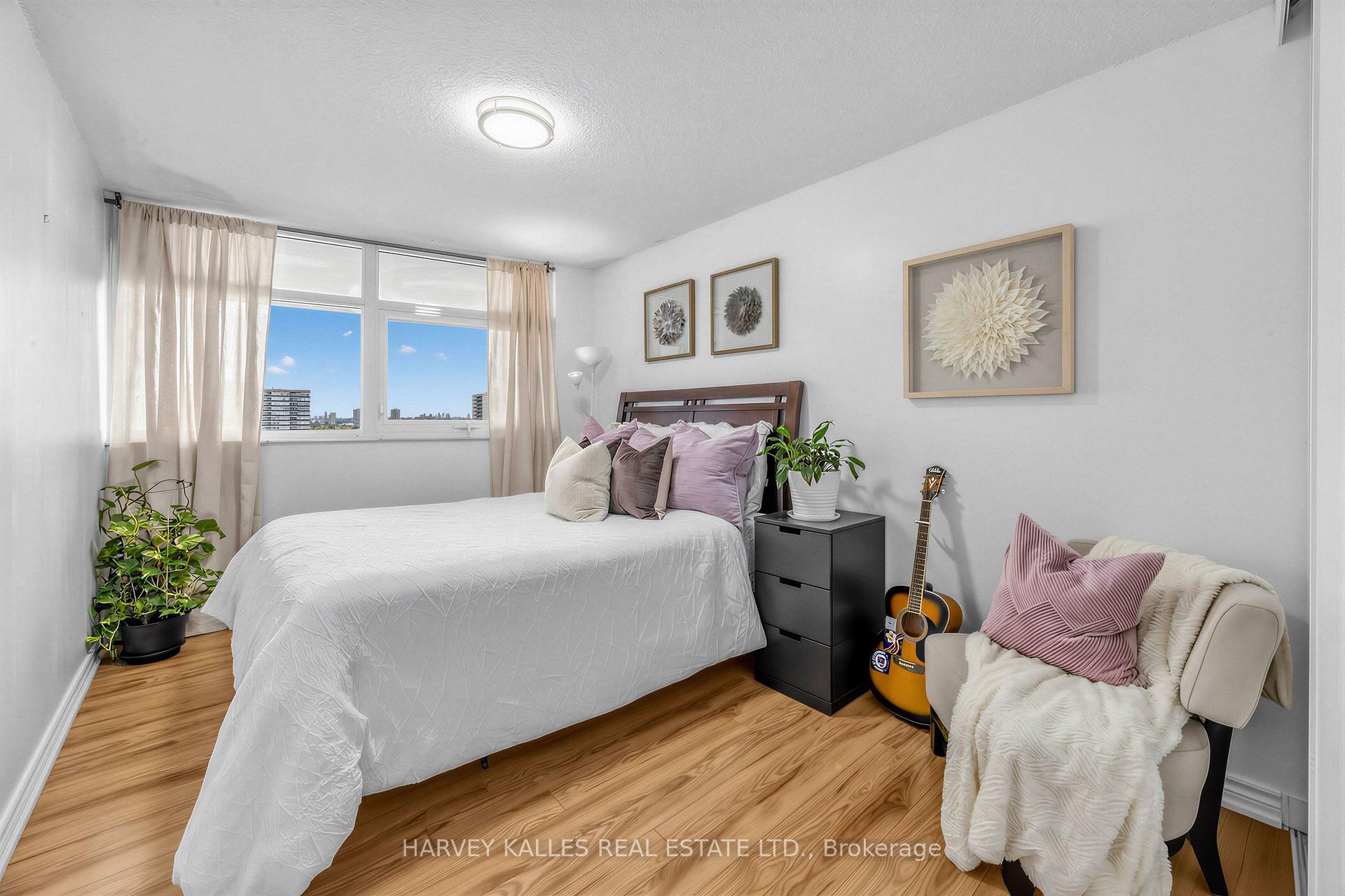 100 Echo Point 1801, Toronto Unit: 1801