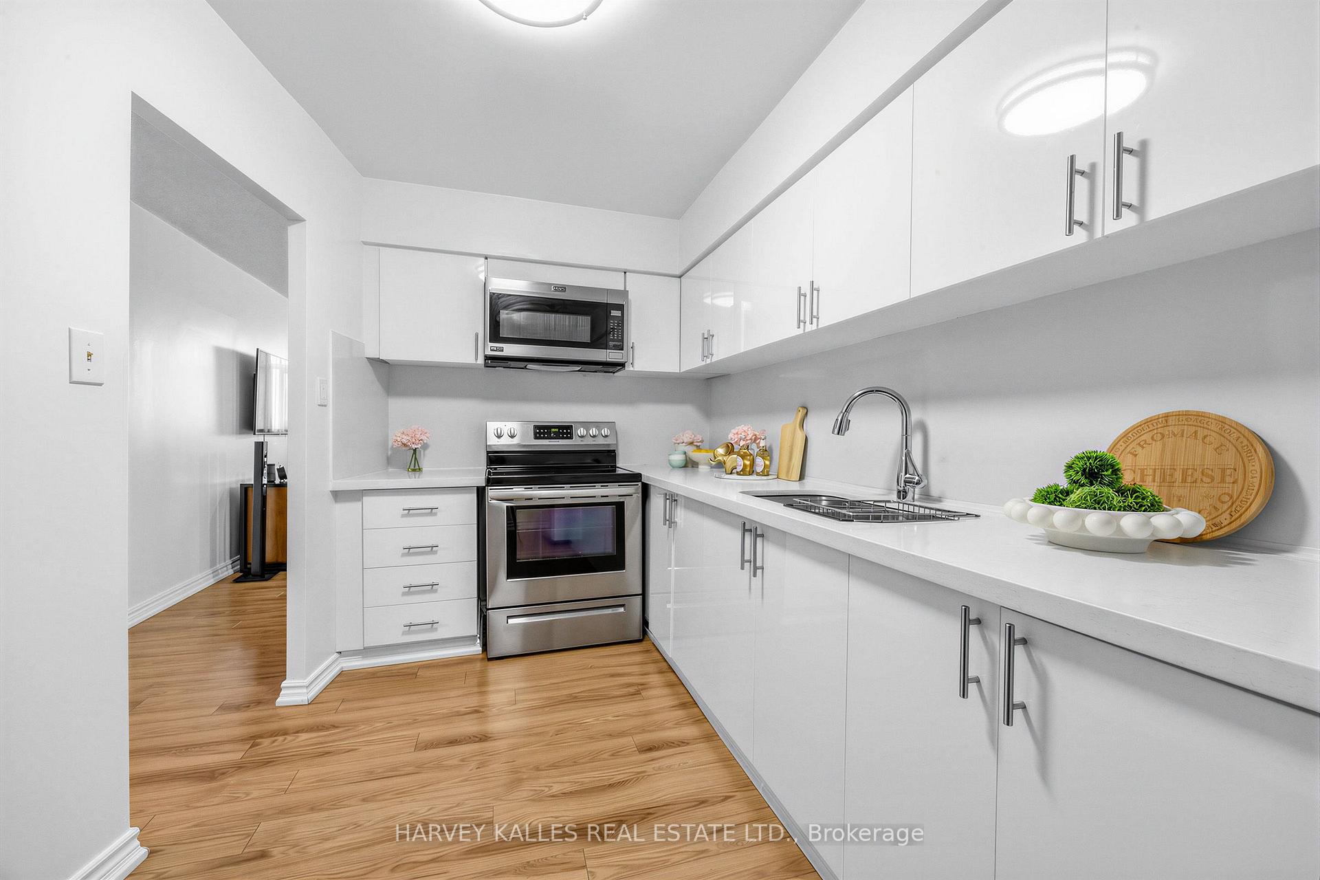 100 Echo Point 1801, Toronto Unit: 1801