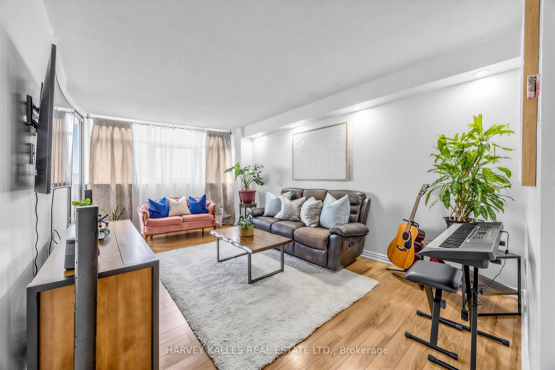 100 Echo Point 1801, Toronto Unit: 1801