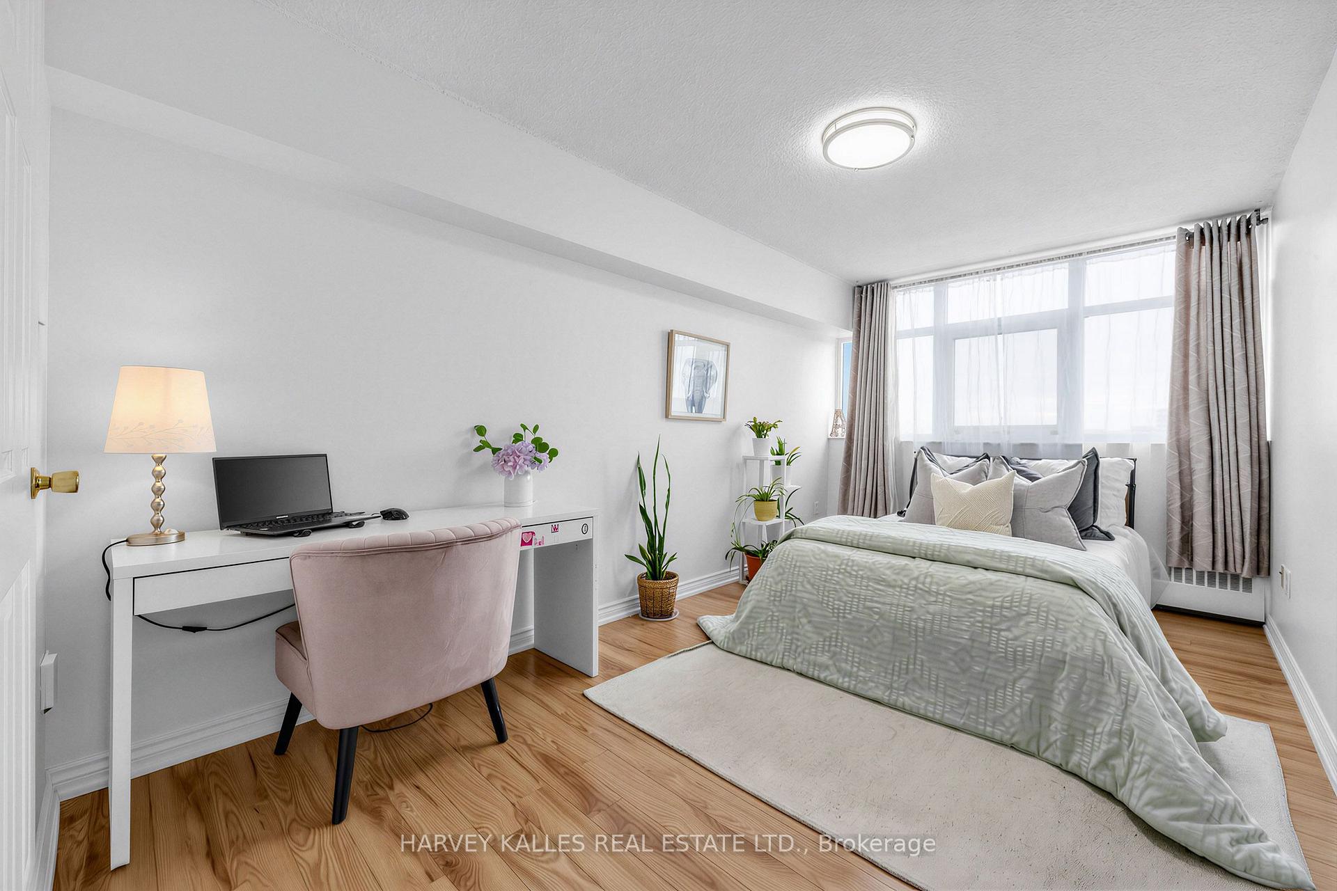100 Echo Point 1801, Toronto Unit: 1801
