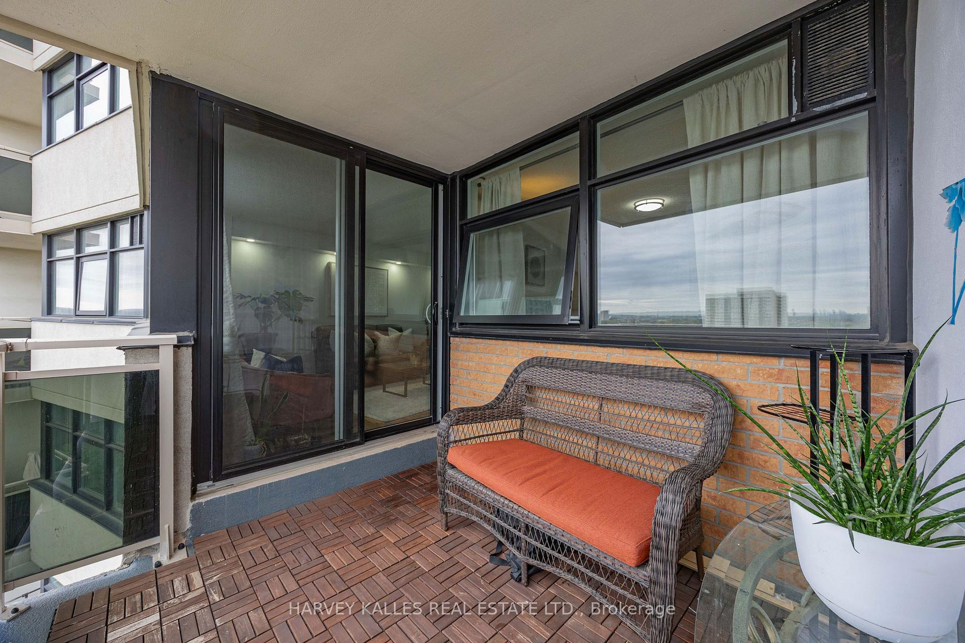100 Echo Point 1801, Toronto Unit: 1801