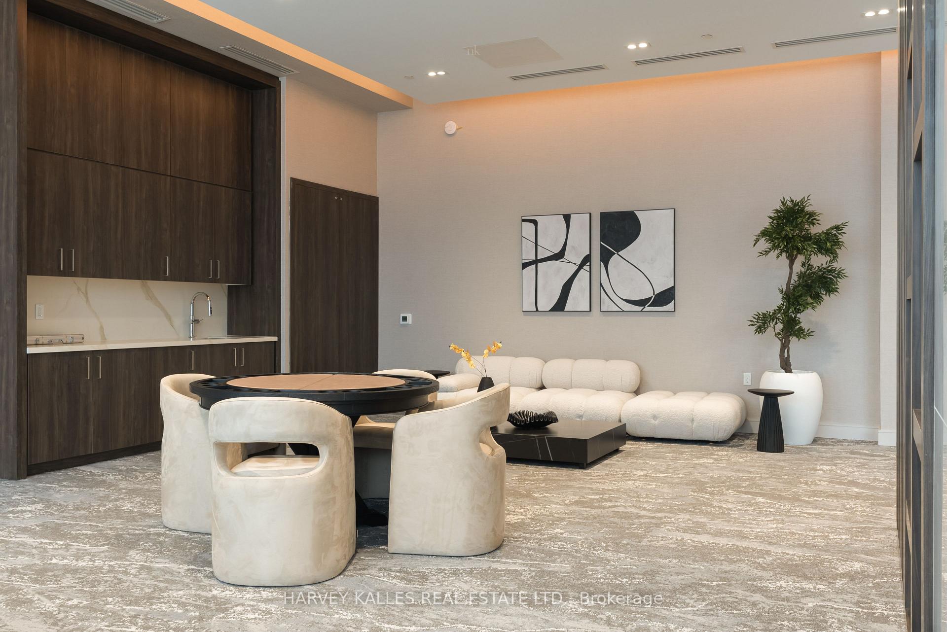 333 Sunseeker Avenue 303