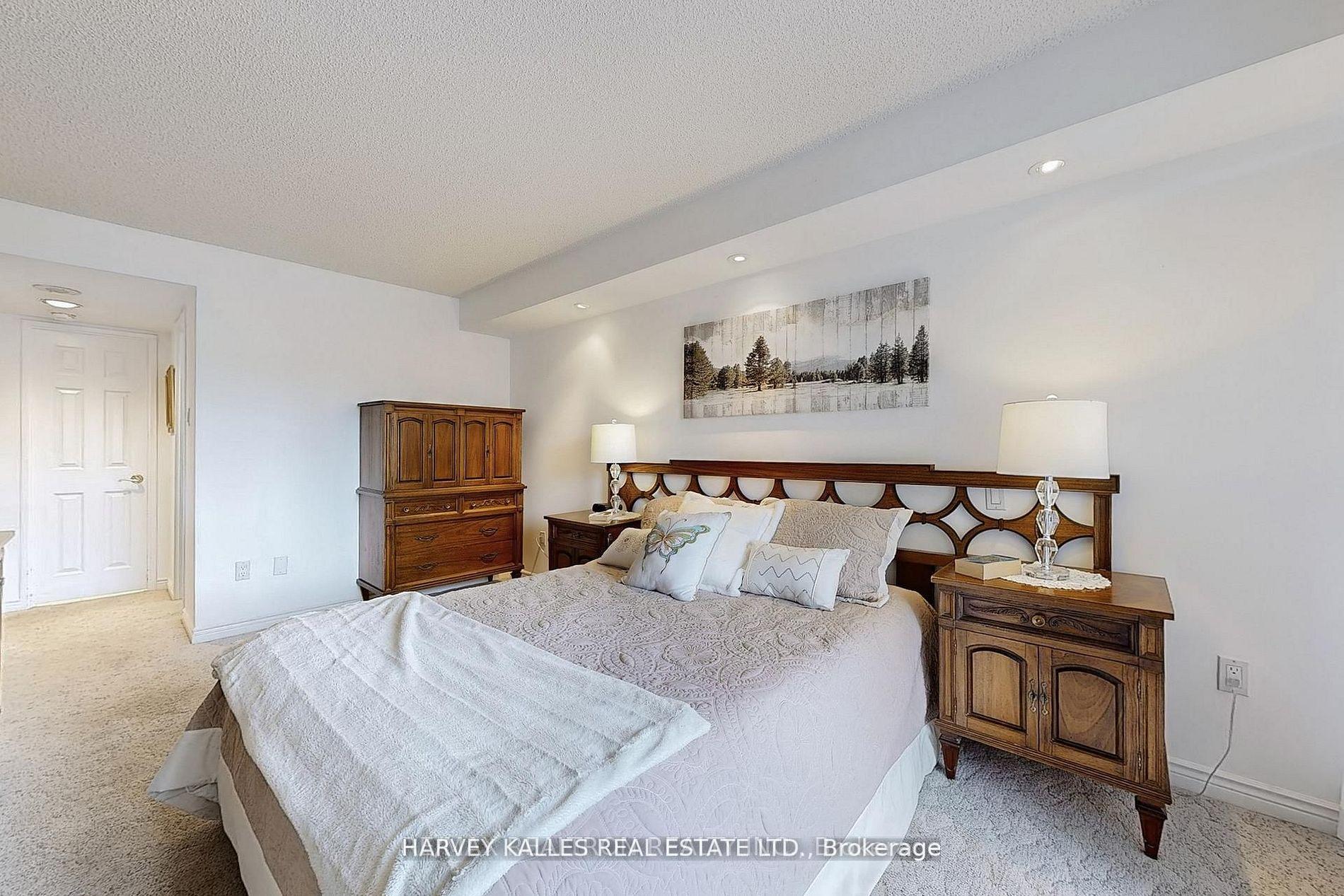 7300 Yonge Street 311
