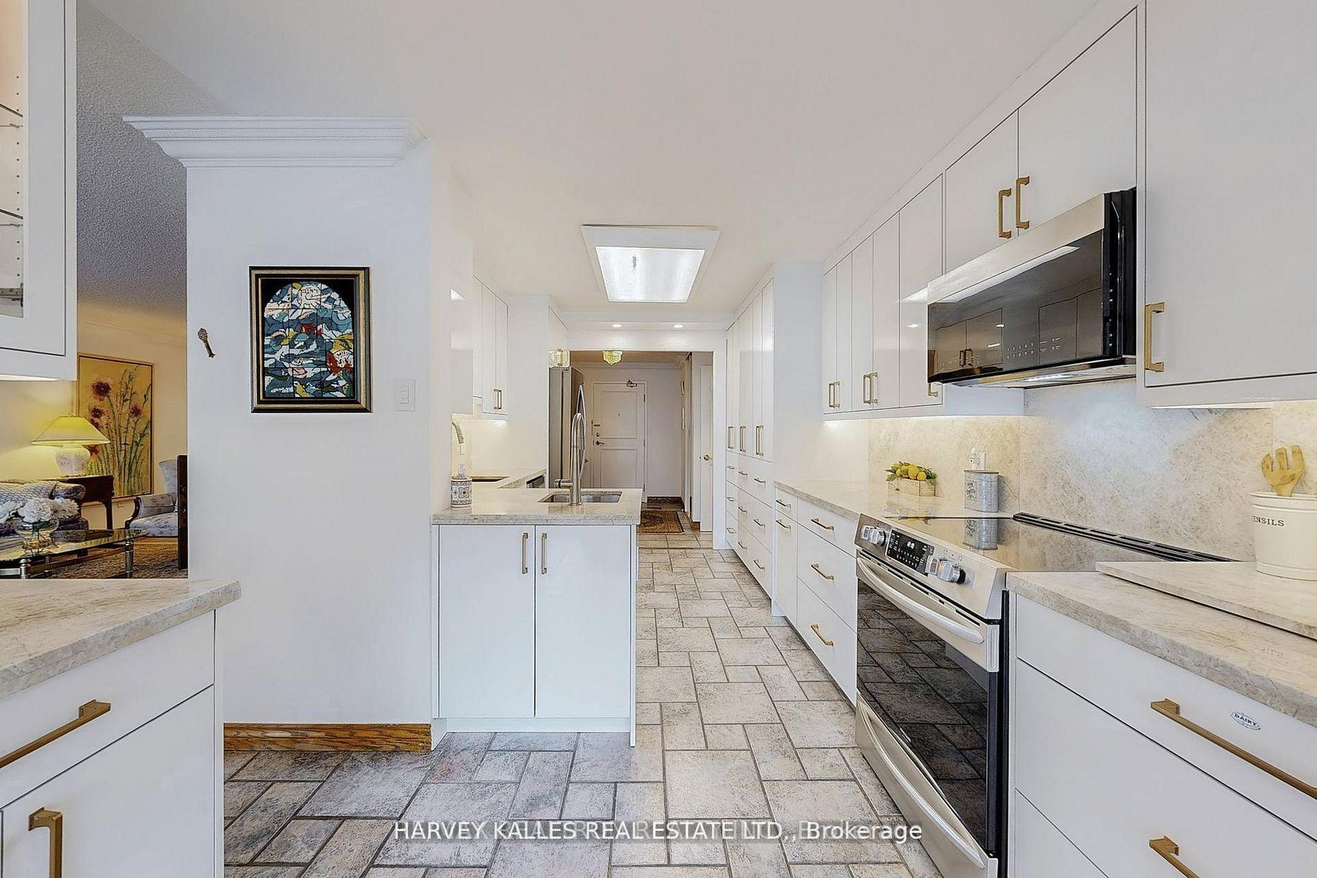 7300 Yonge Street 311