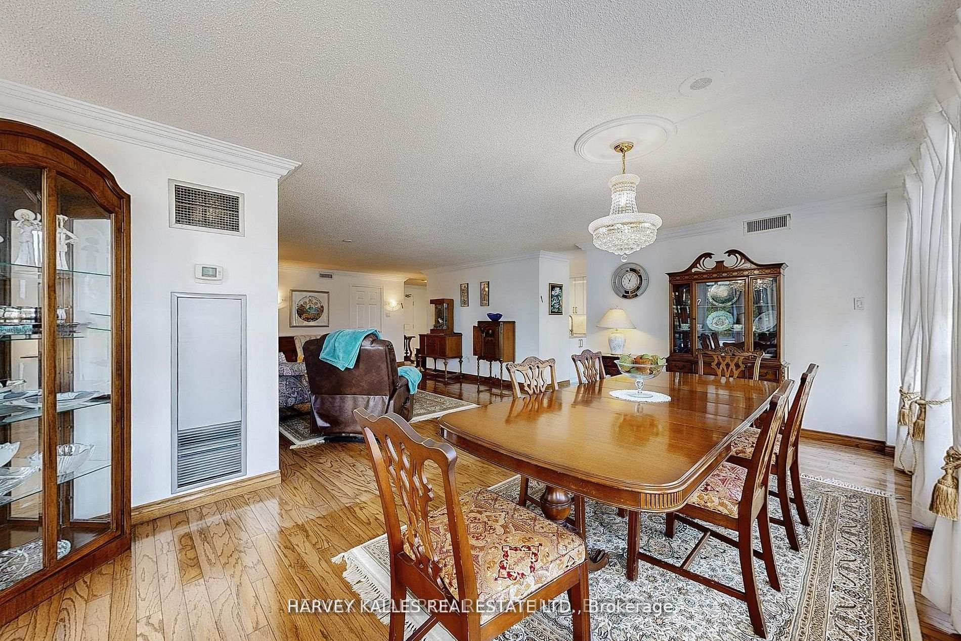 7300 Yonge Street 311
