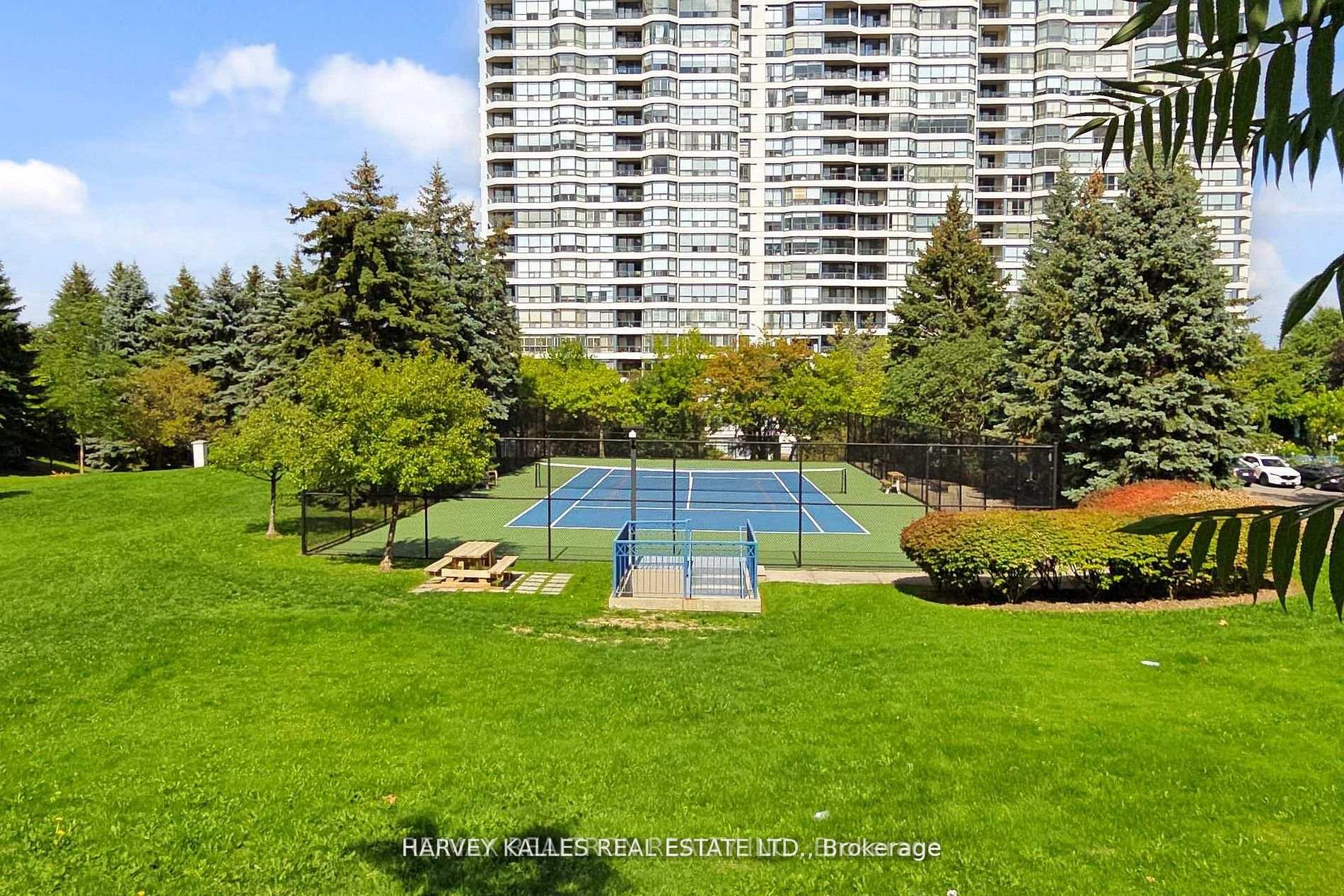 7300 Yonge Street 311