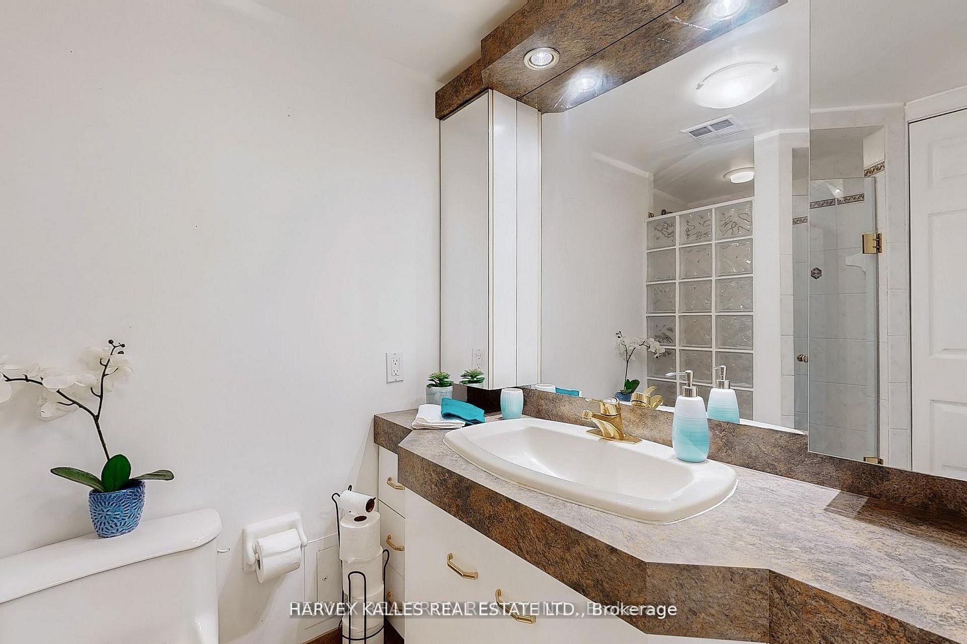 7300 Yonge Street 311