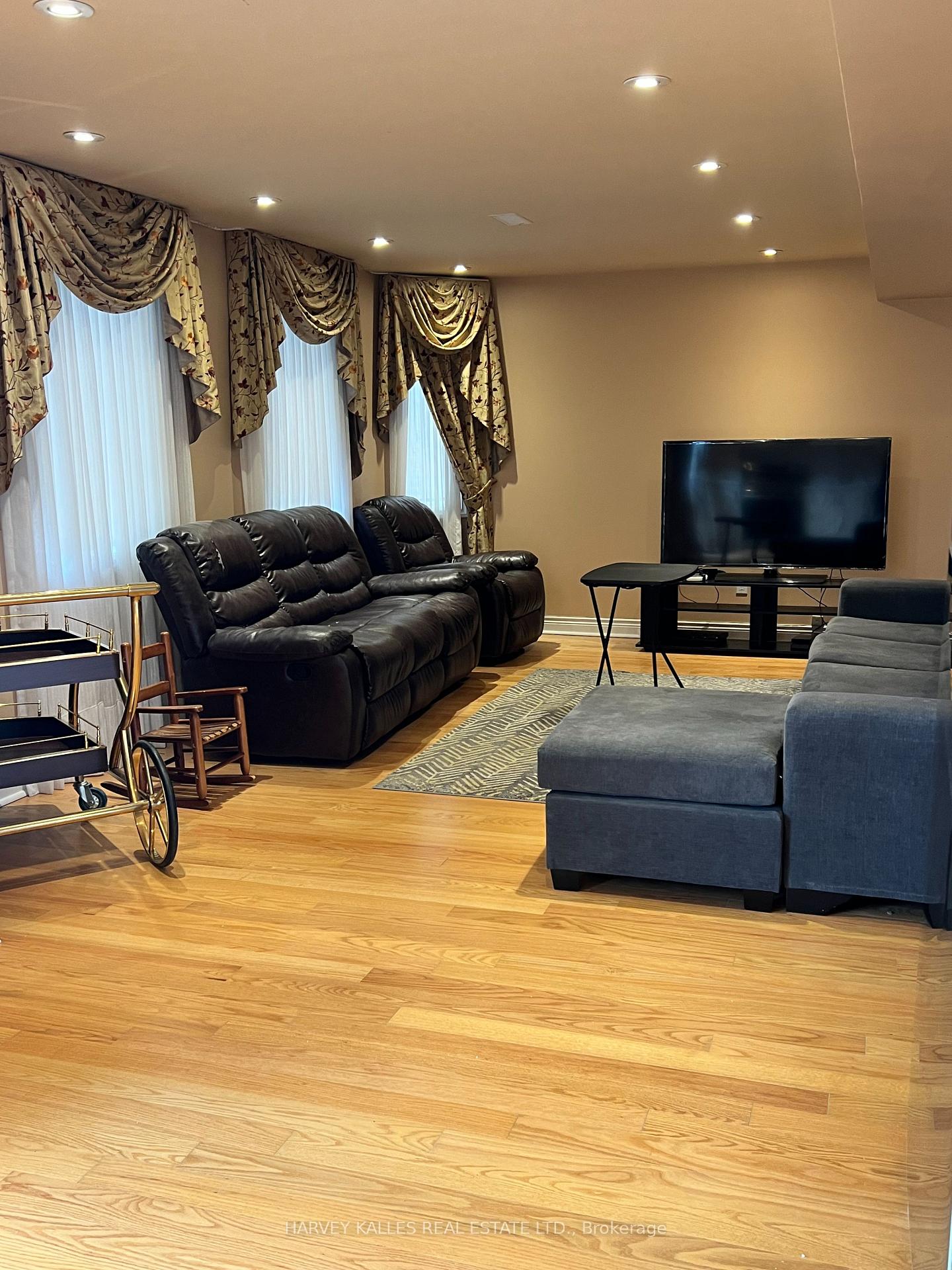 44 Ann Louise Crescent Bsmt