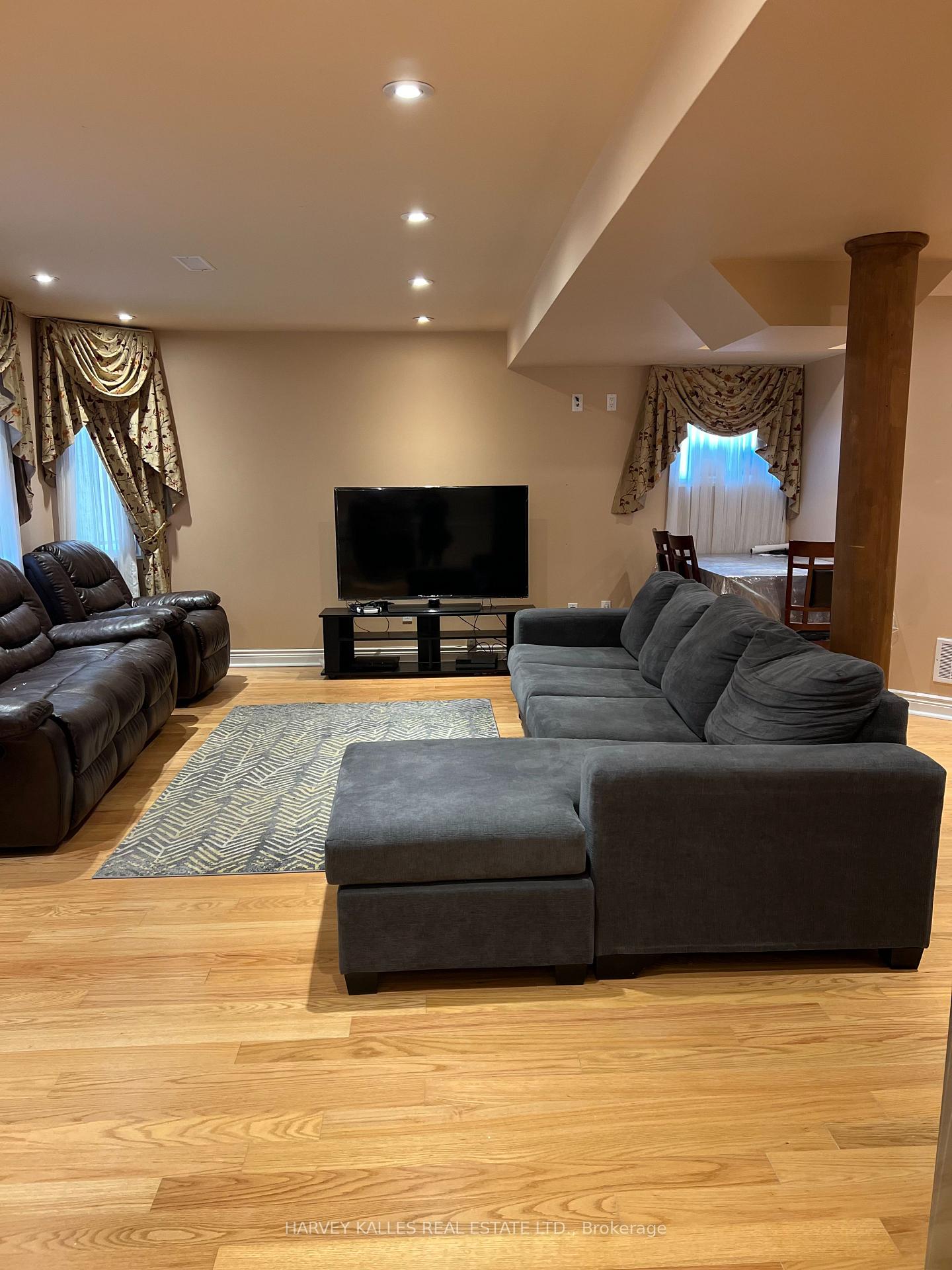 44 Ann Louise Crescent Bsmt