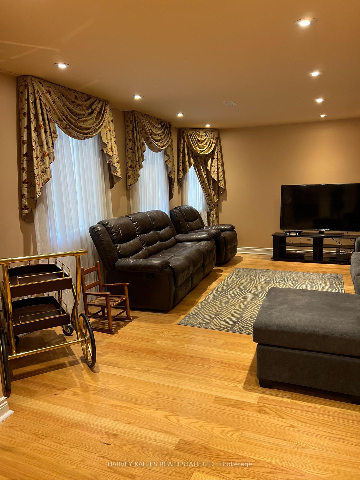 44 Ann Louise Crescent Bsmt