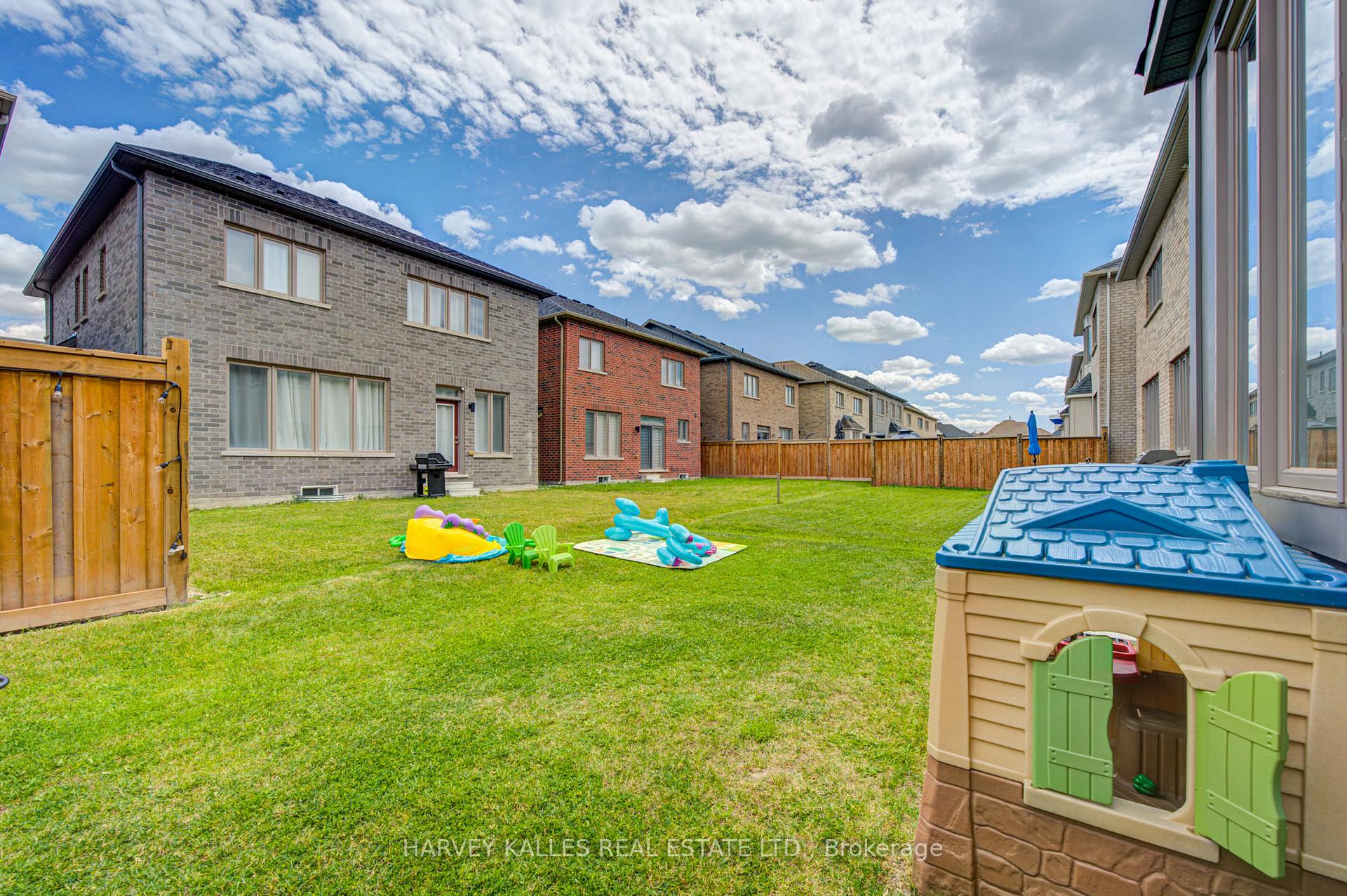 33 Concert Hill Way