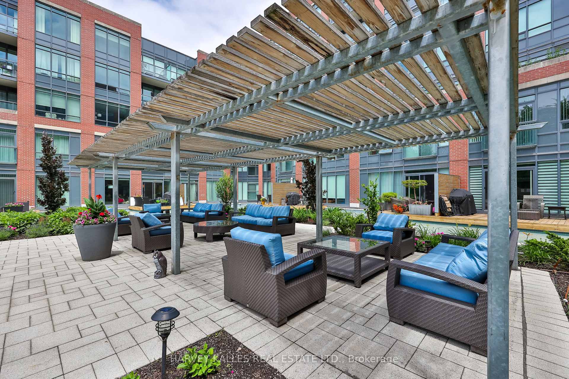 7608 Yonge Street 622
