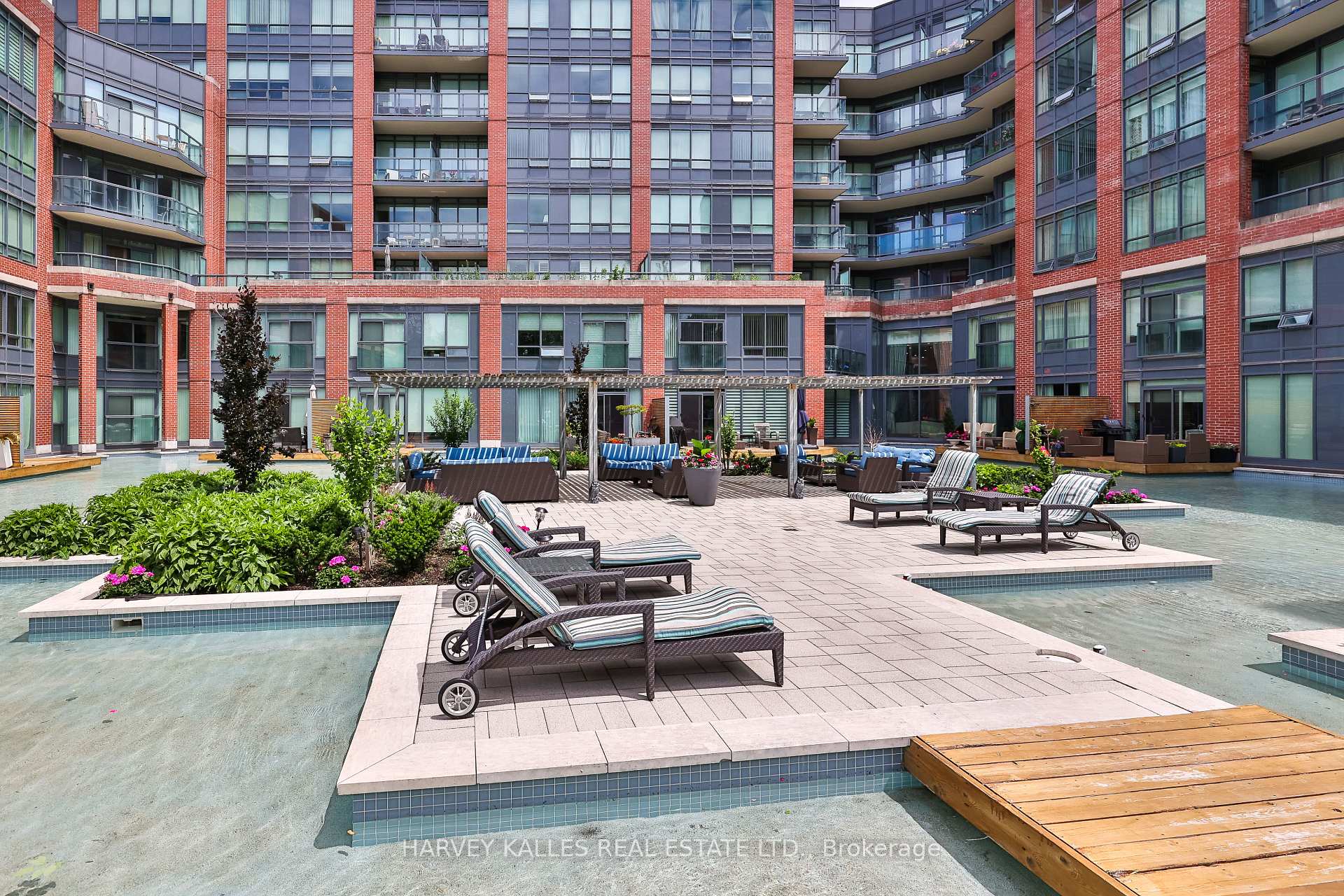 7608 Yonge Street 622