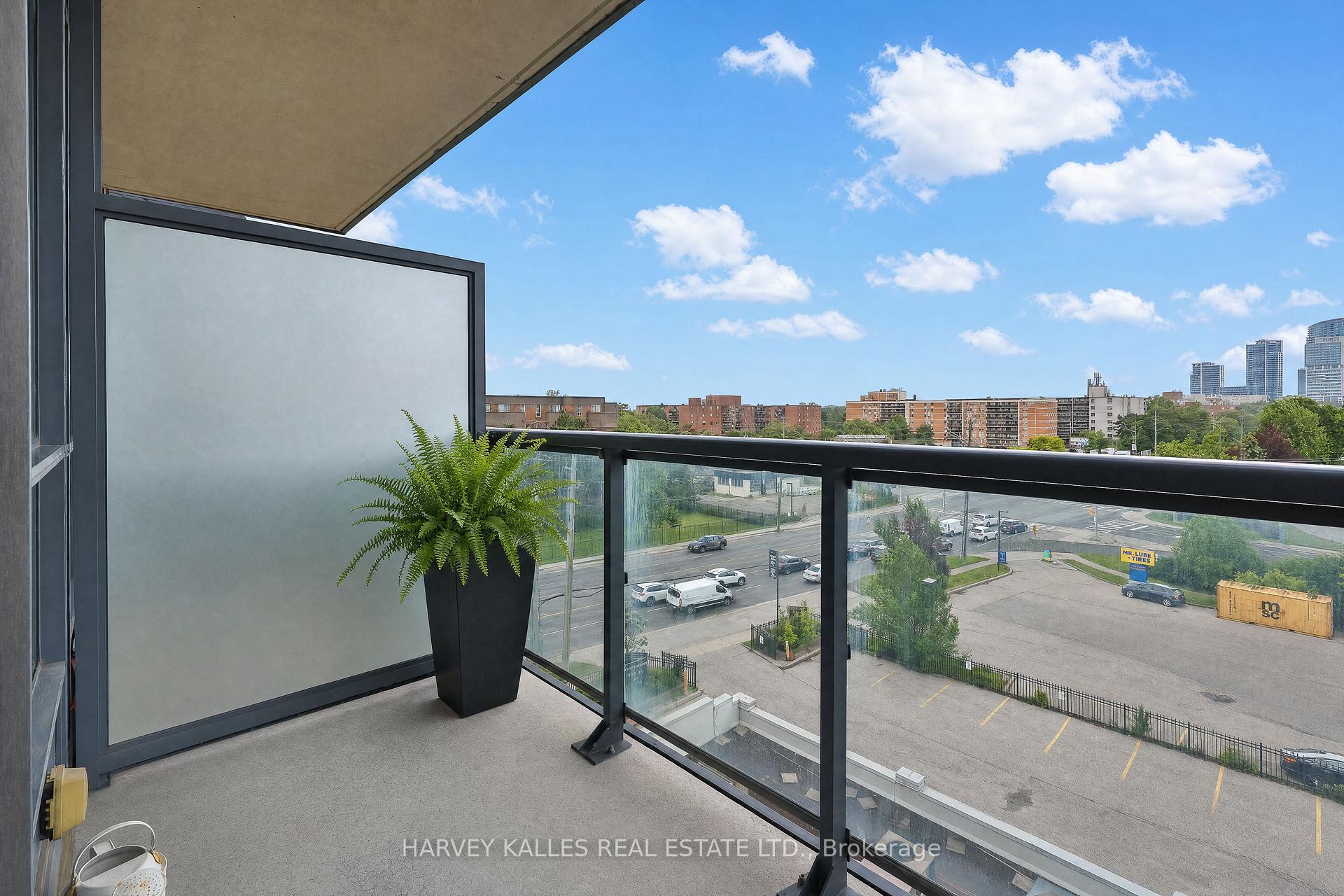 7608 Yonge Street 622
