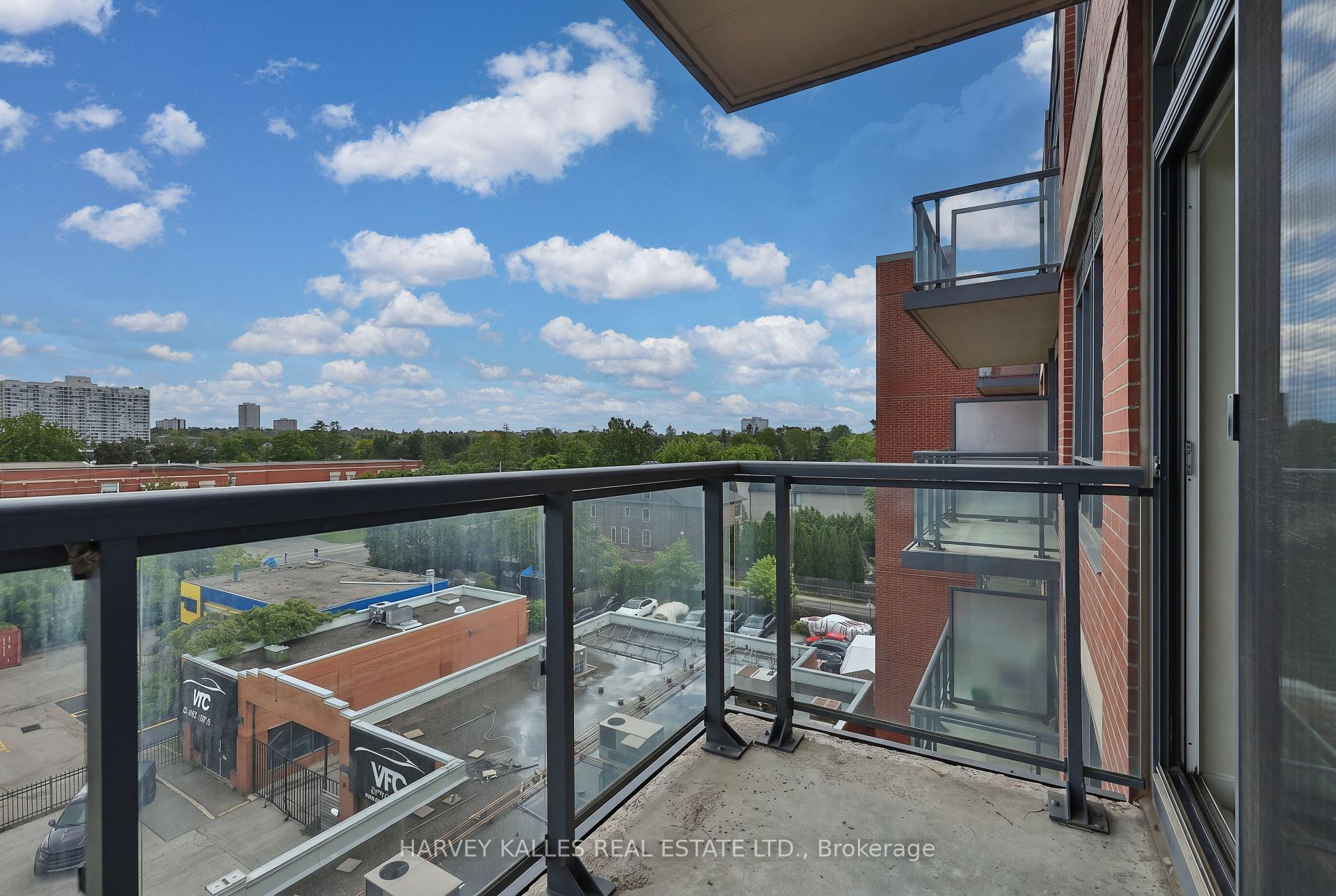 7608 Yonge Street 622