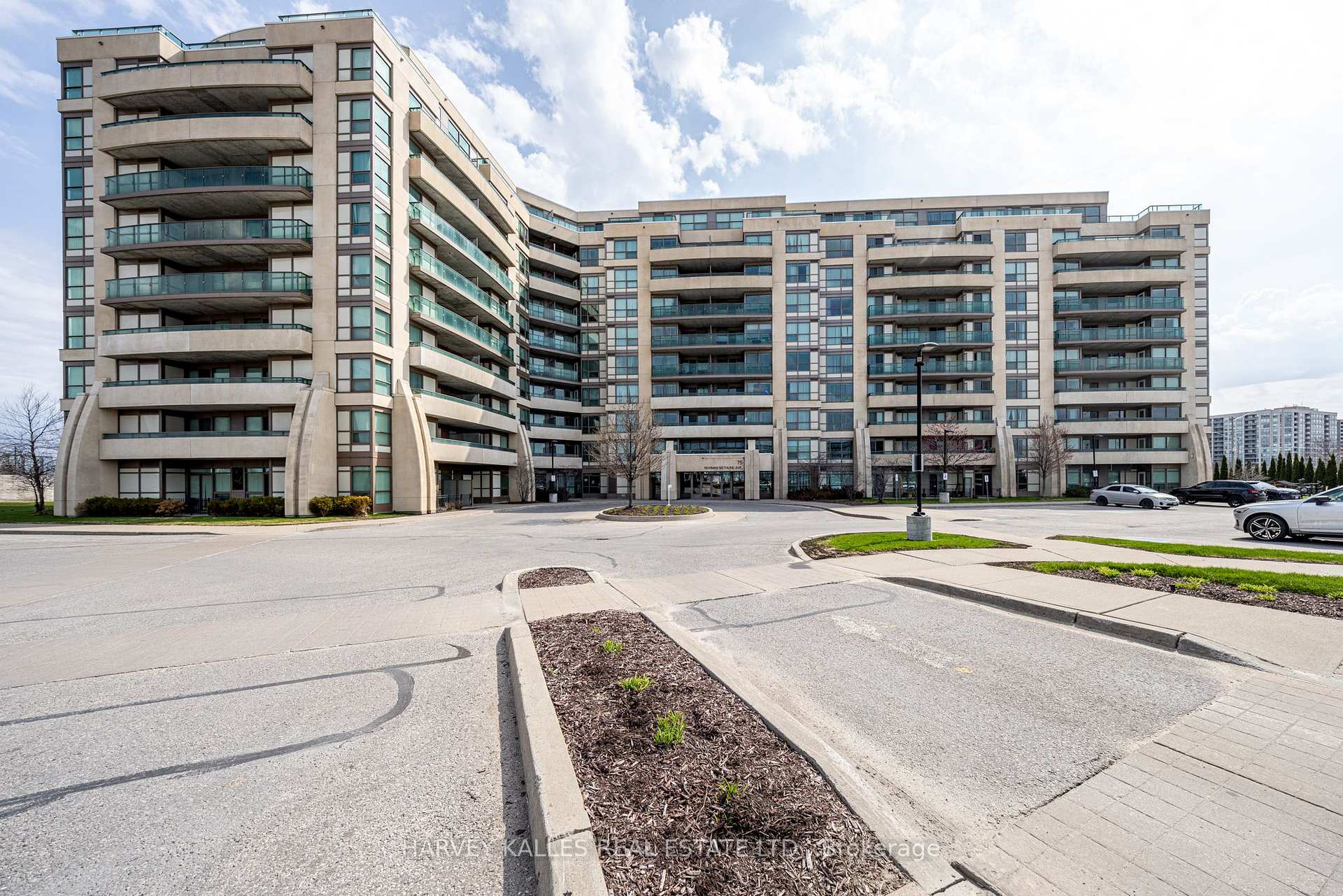 75 Norman Bethune Avenue 317