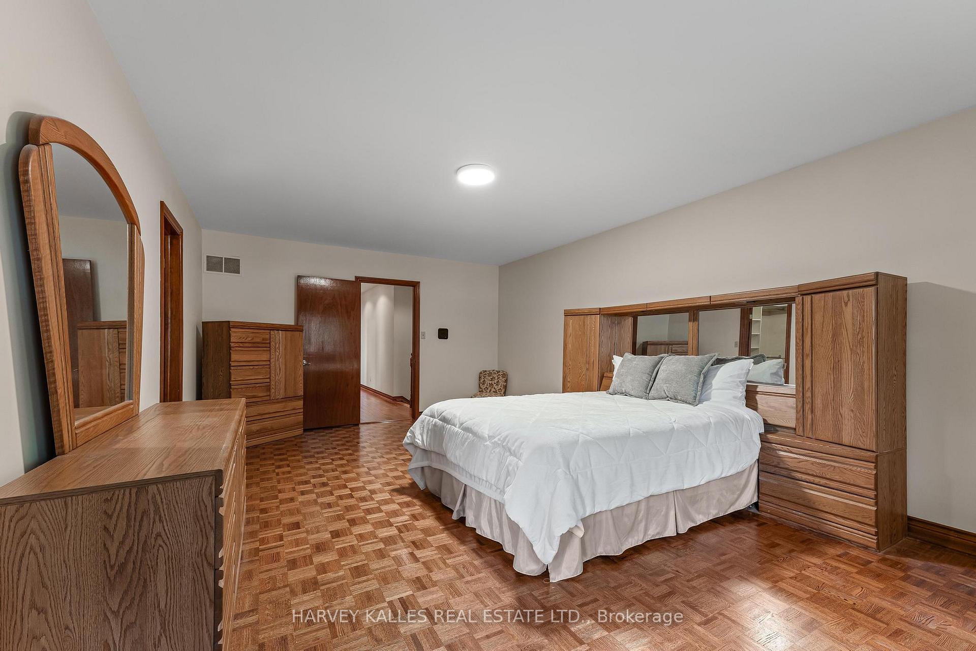 113 Bond Crescent