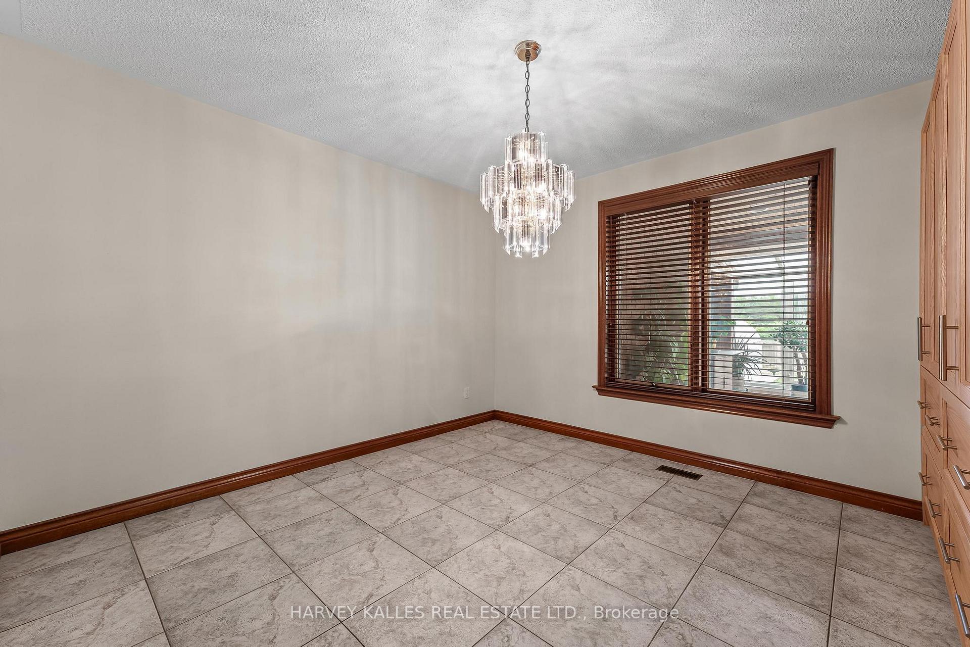 113 Bond Crescent