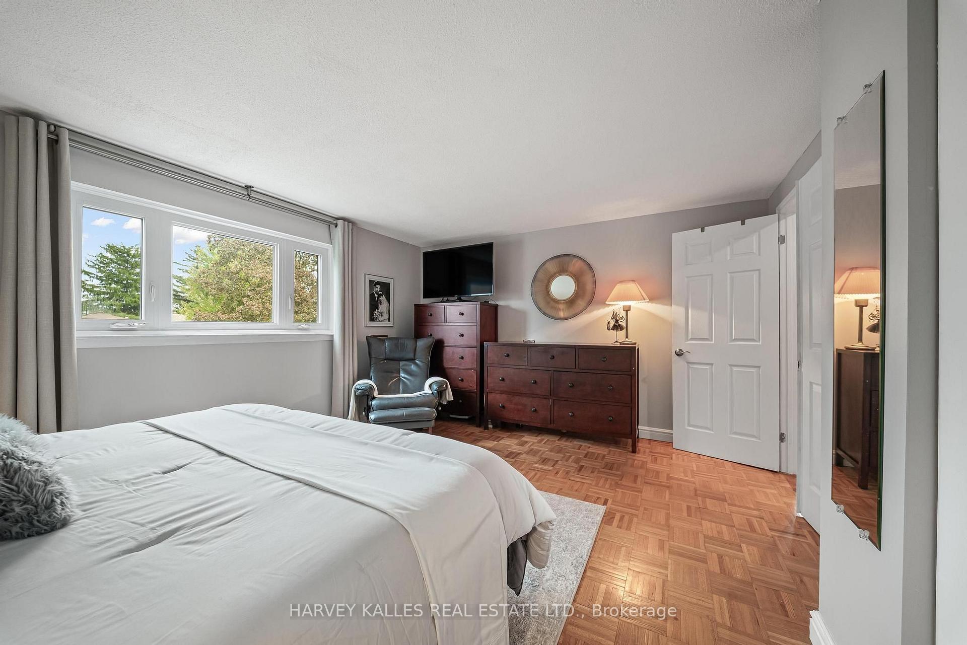 221 Snowshoe Crescent
