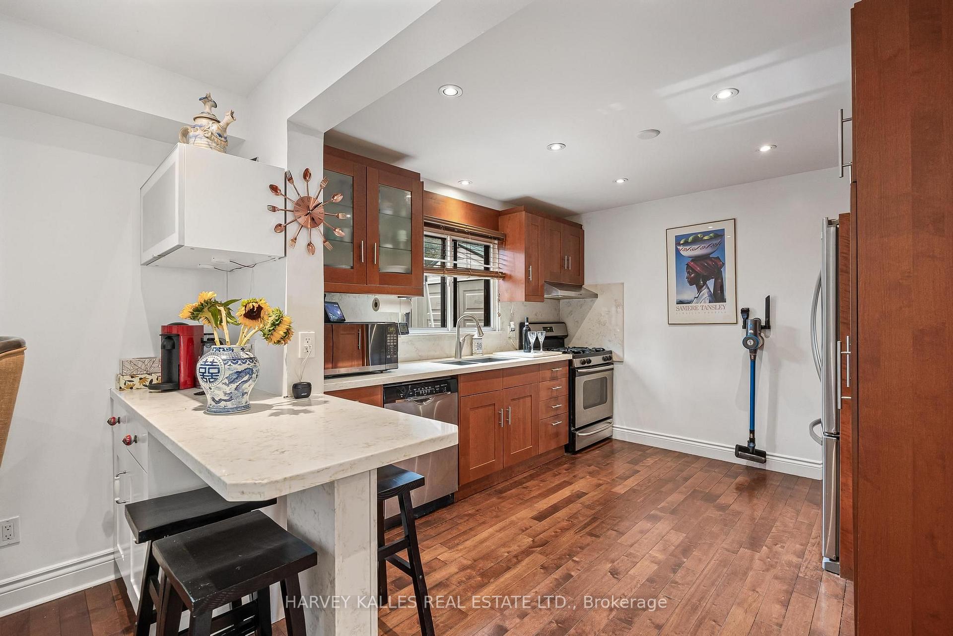 221 Snowshoe Crescent