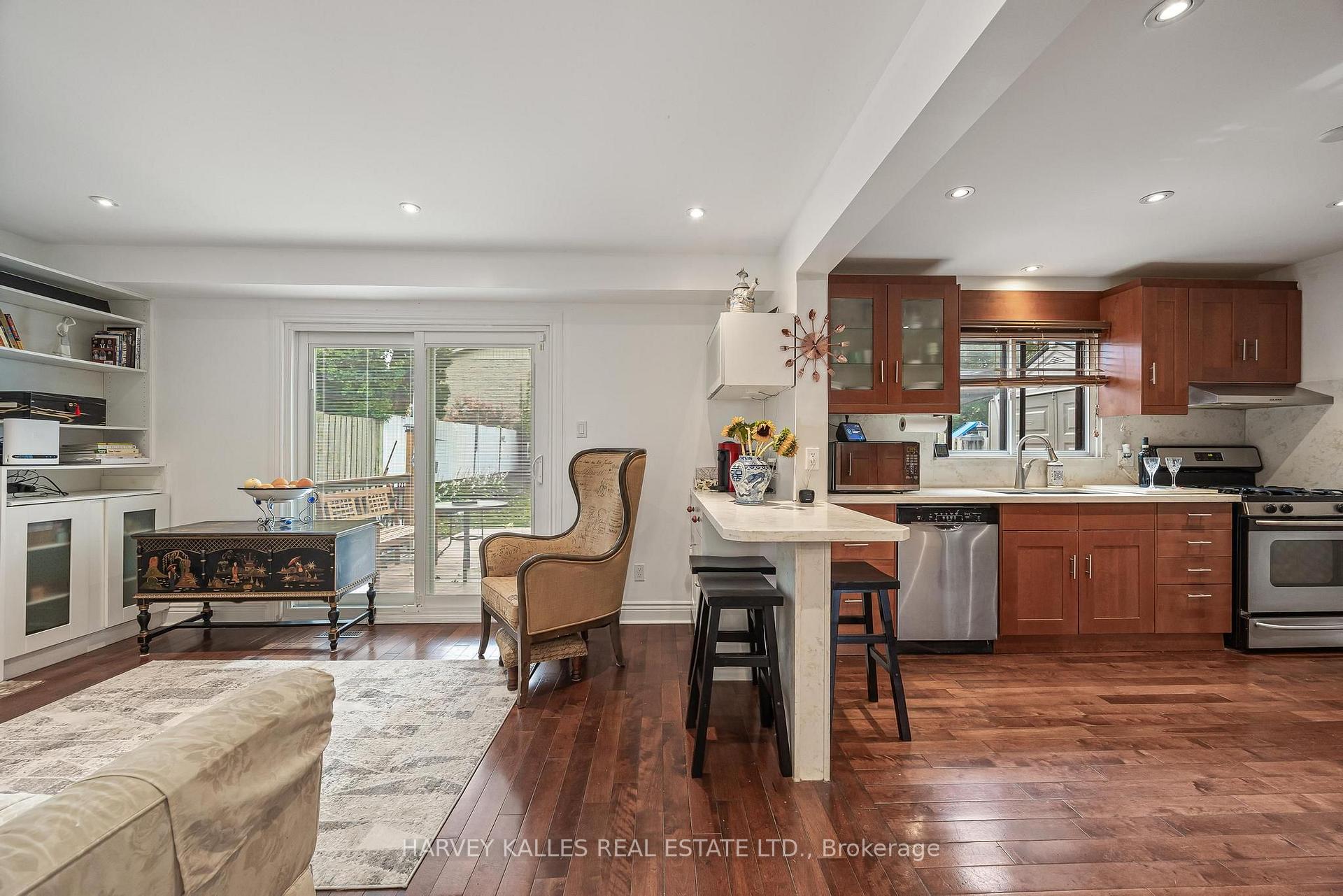 221 Snowshoe Crescent