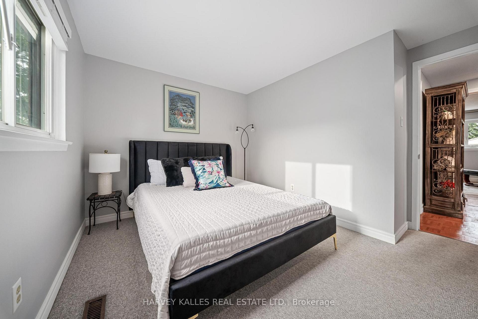 221 Snowshoe Crescent