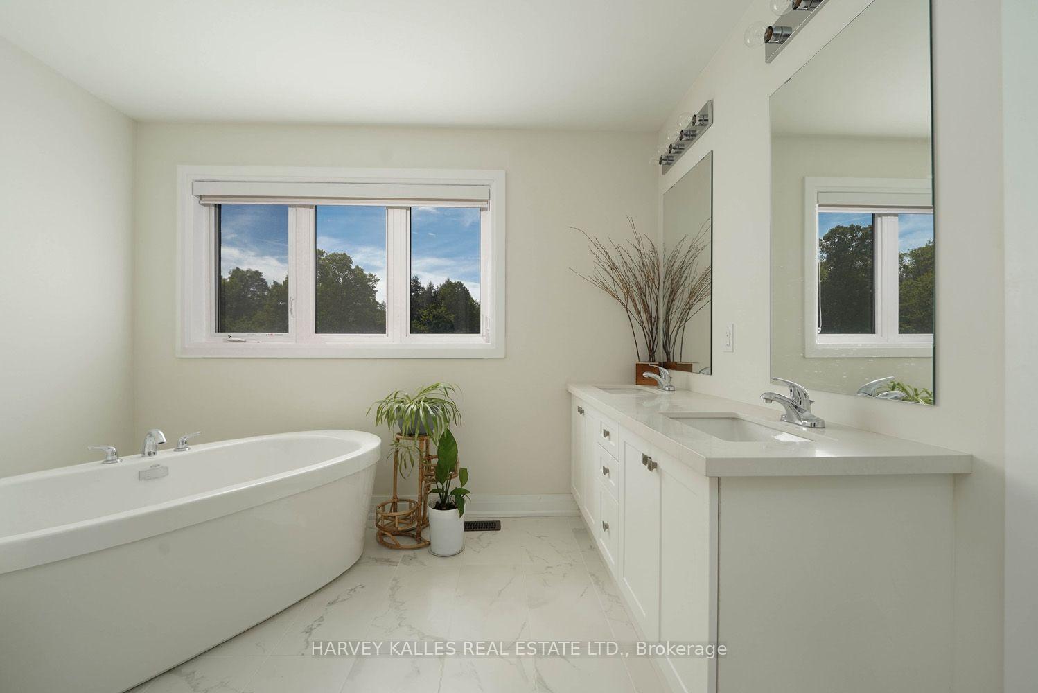 253 Seaview Heights Main Floor