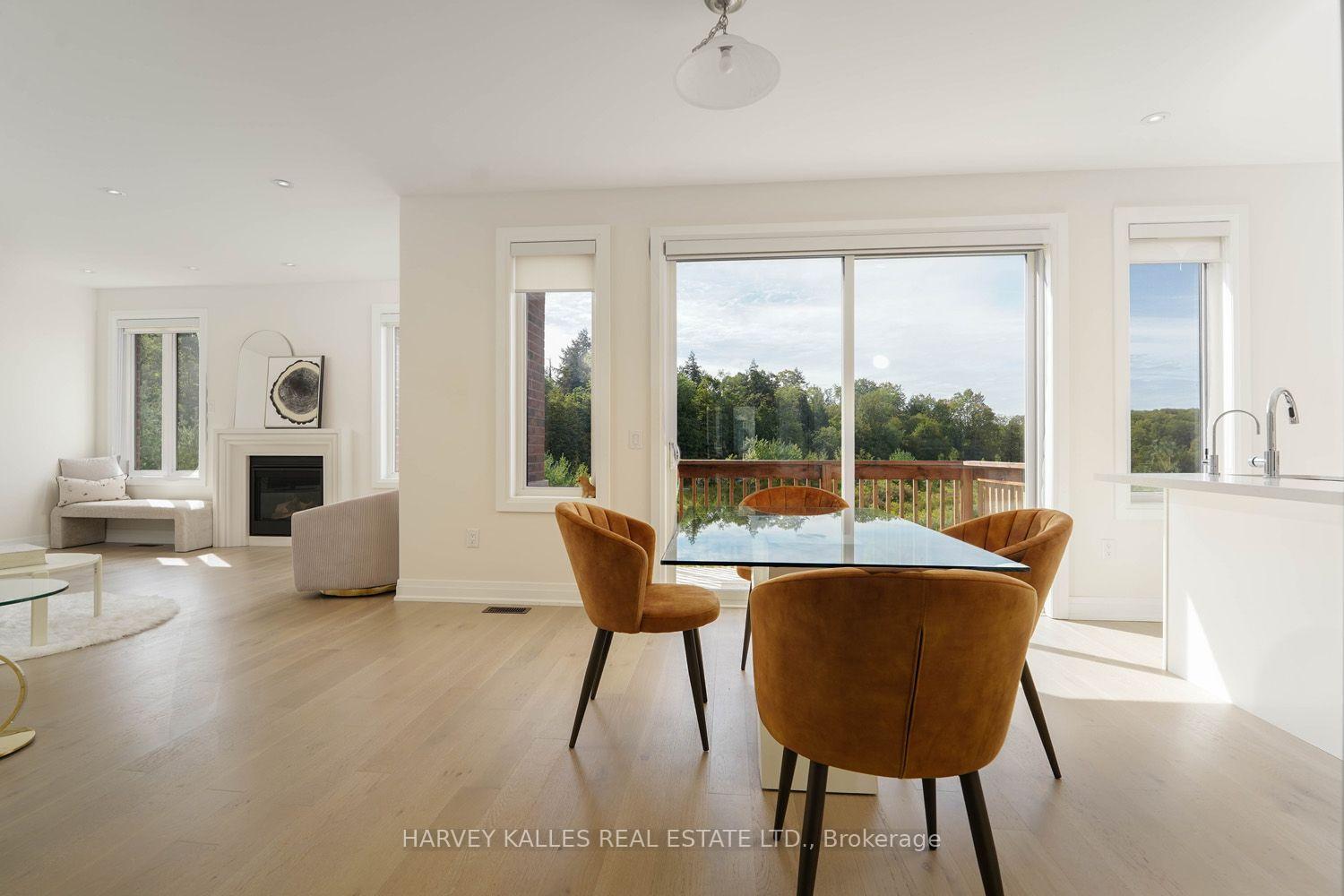 253 Seaview Heights Main Floor