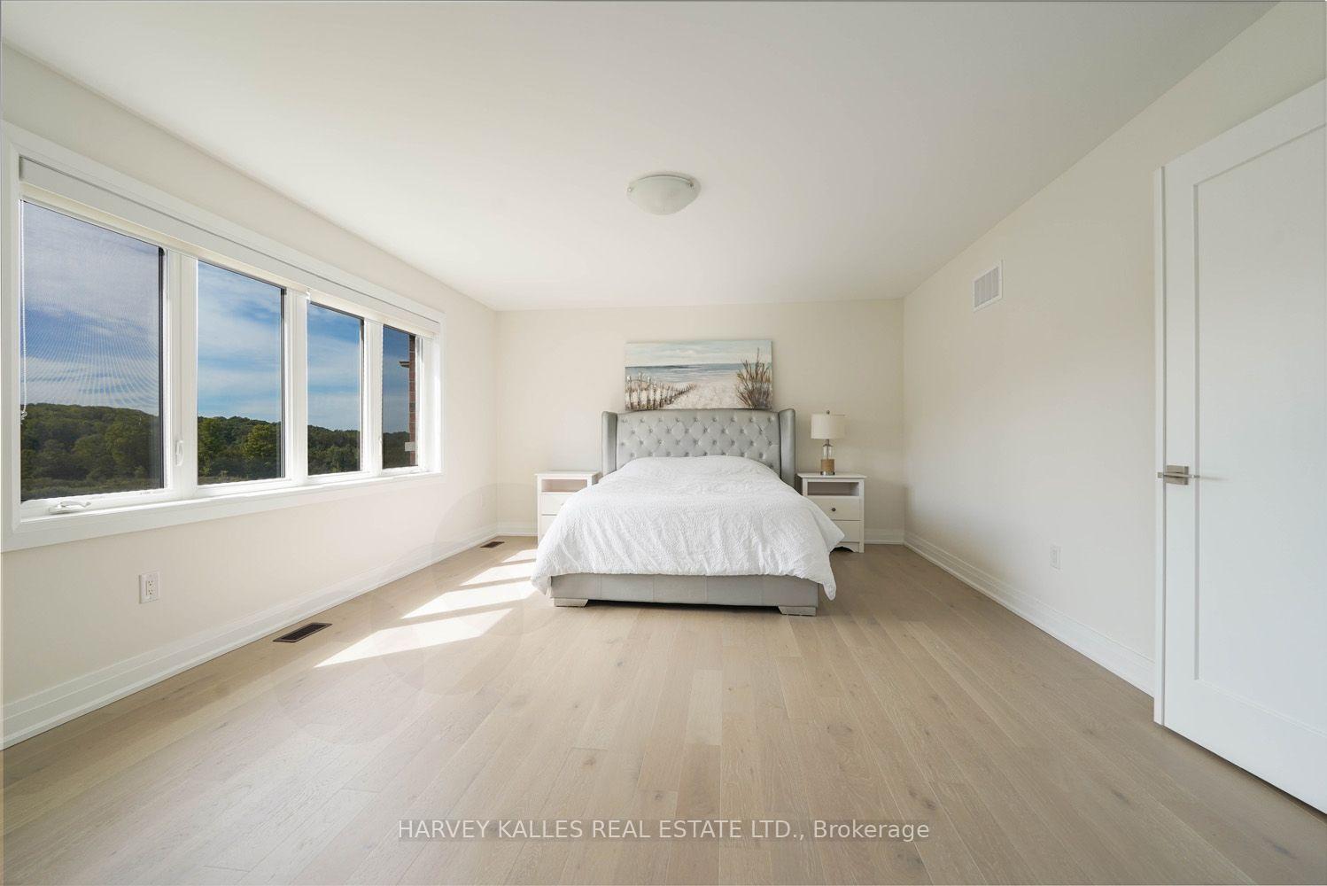 253 Seaview Heights Main Floor