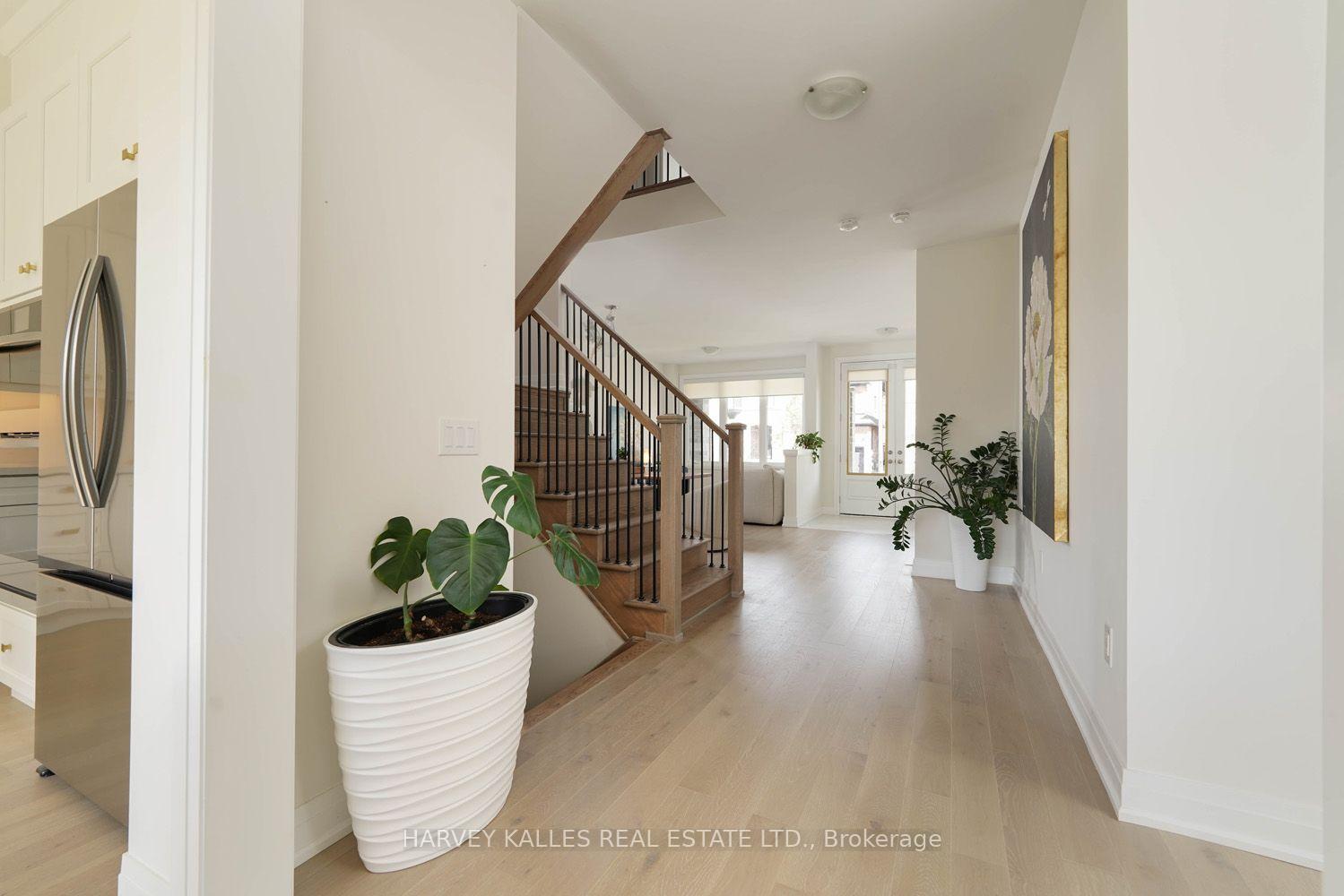 253 Seaview Heights Main Floor