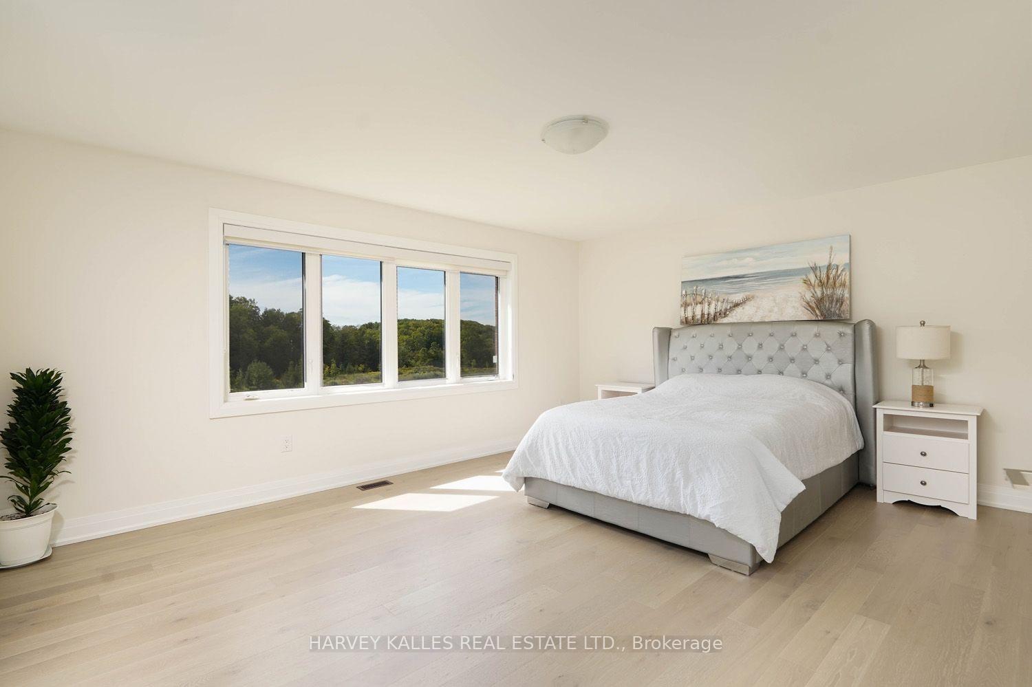 253 Seaview Heights Main Floor