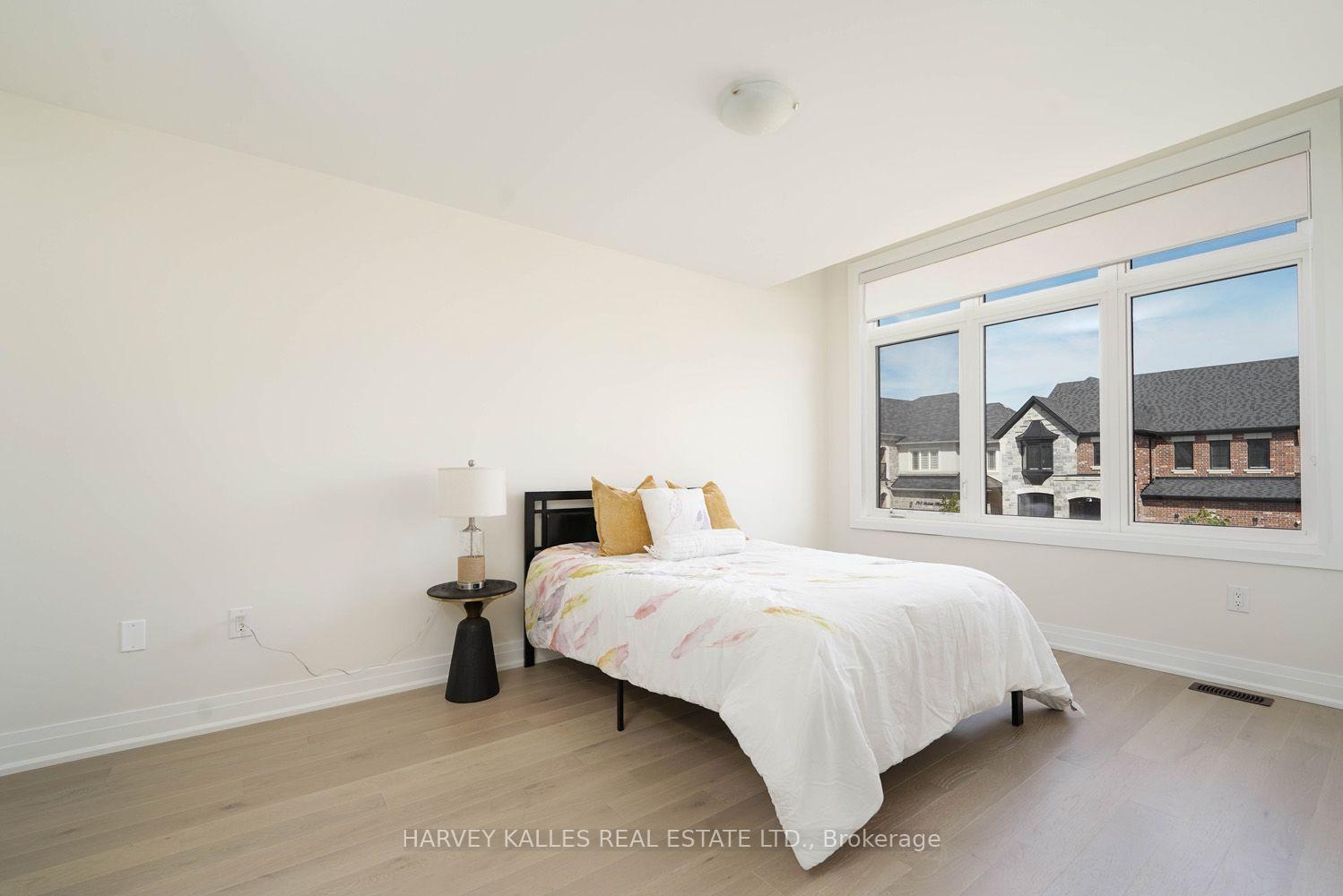 253 Seaview Heights Main Floor