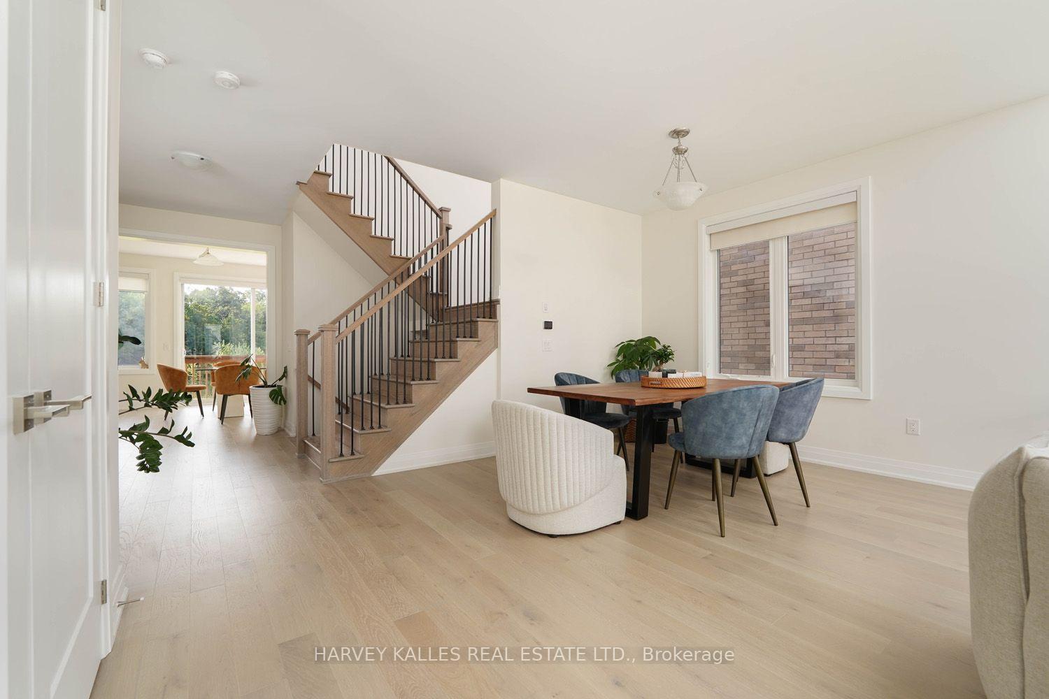 253 Seaview Heights Main Floor